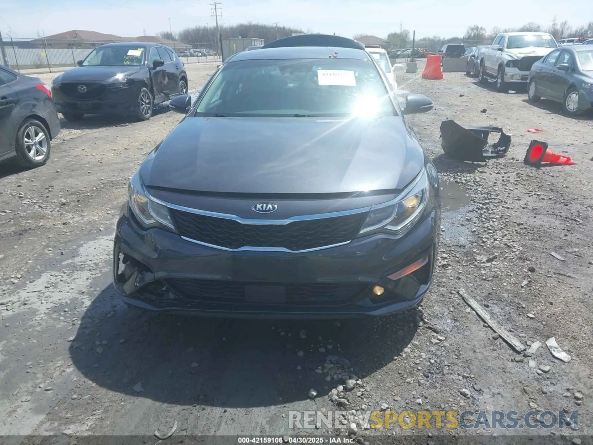 12 fotografías del automóvil dañado 5XXGU4L19KG307229 KIA OPTIMA 2019