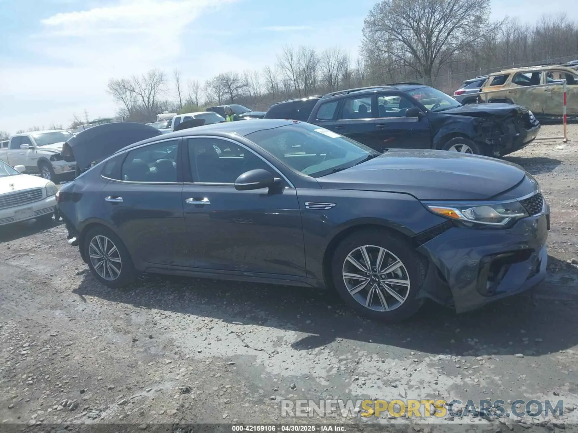 13 fotografías del automóvil dañado 5XXGU4L19KG307229 KIA OPTIMA 2019