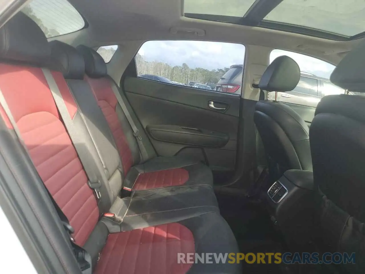11 fotografías del automóvil dañado 5XXGW4L23KG310288 KIA OPTIMA 2019