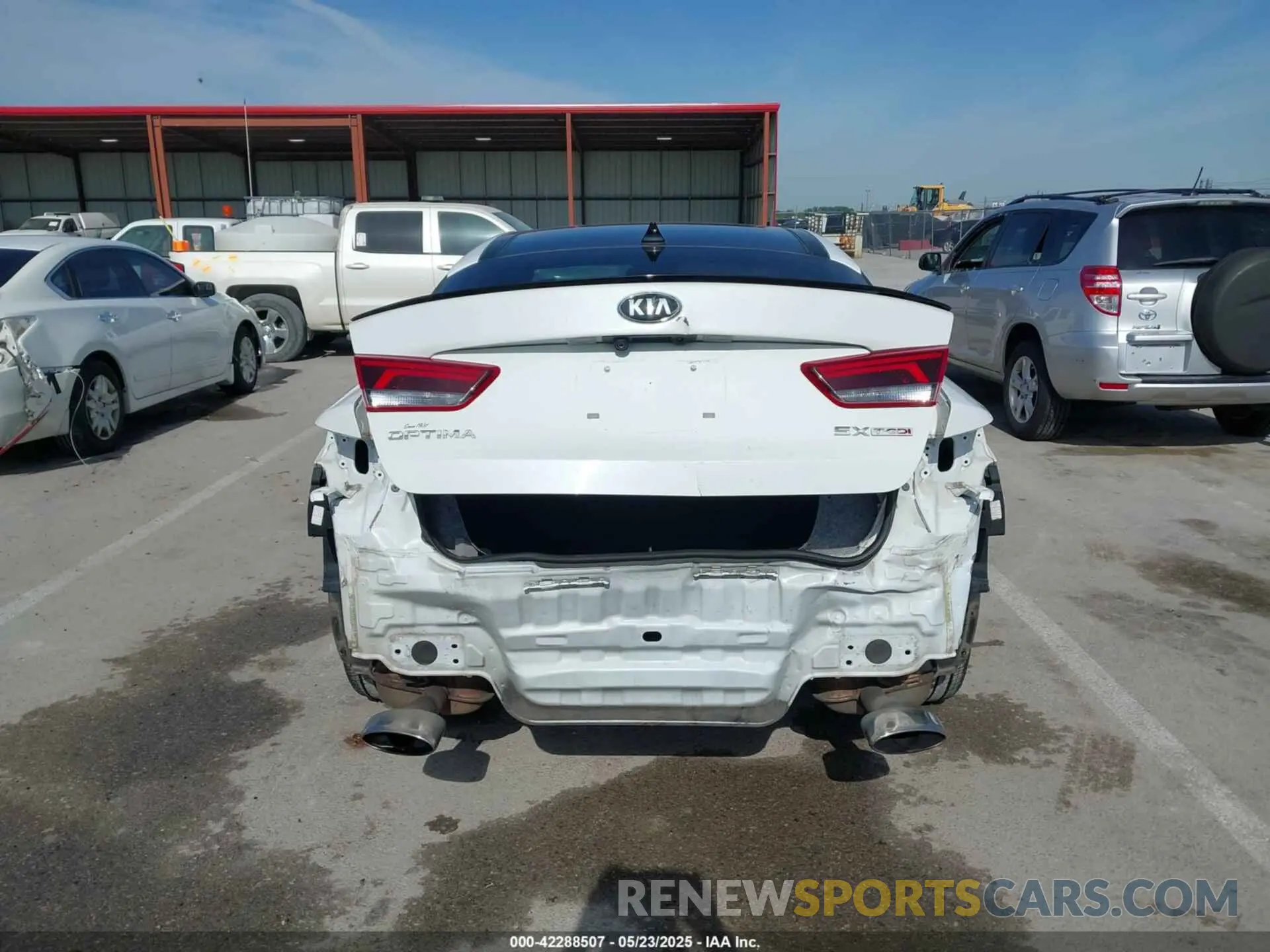 17 fotografías del automóvil dañado 5XXGW4L2XKG361934 KIA OPTIMA 2019