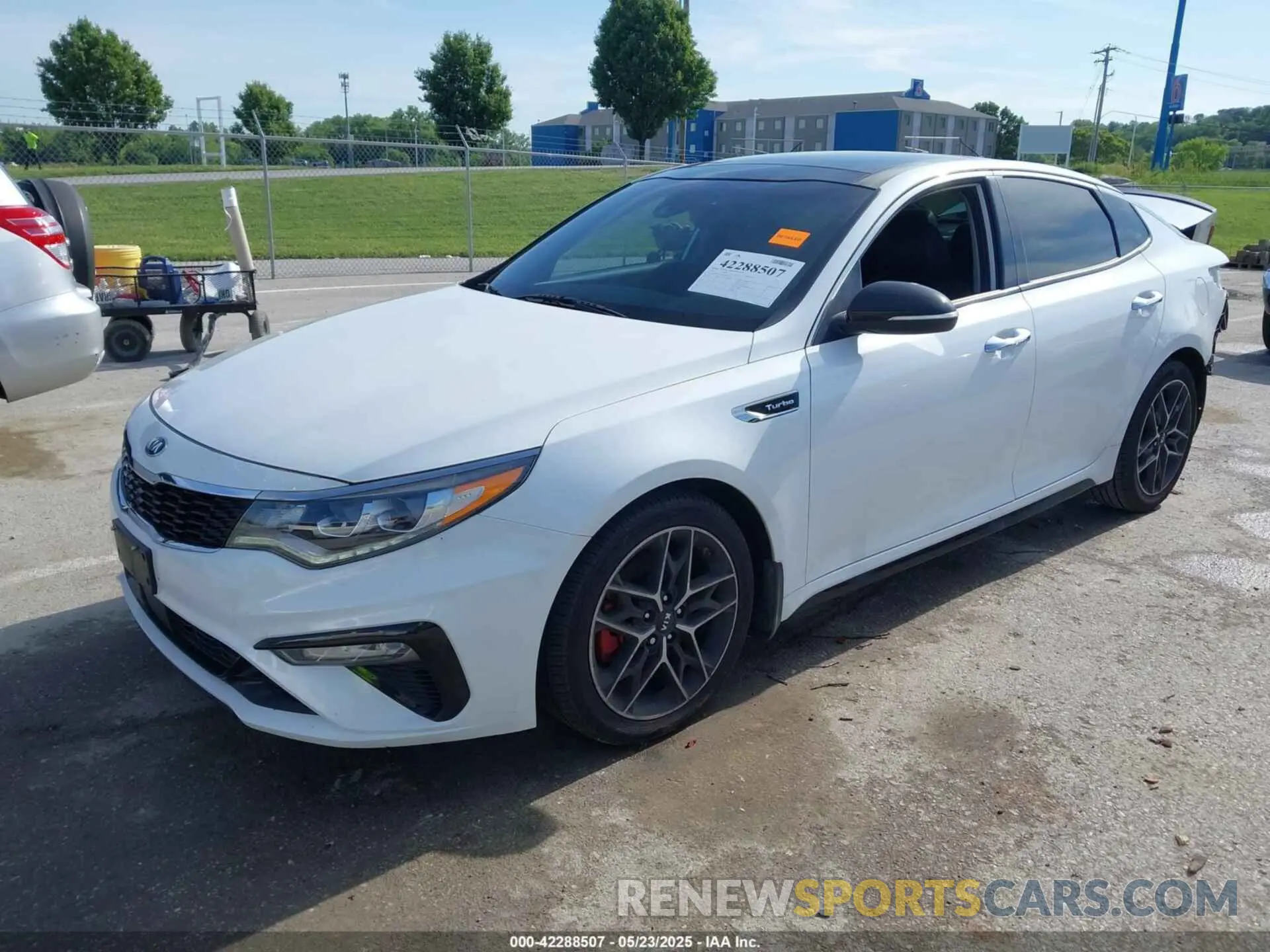 2 fotografías del automóvil dañado 5XXGW4L2XKG361934 KIA OPTIMA 2019