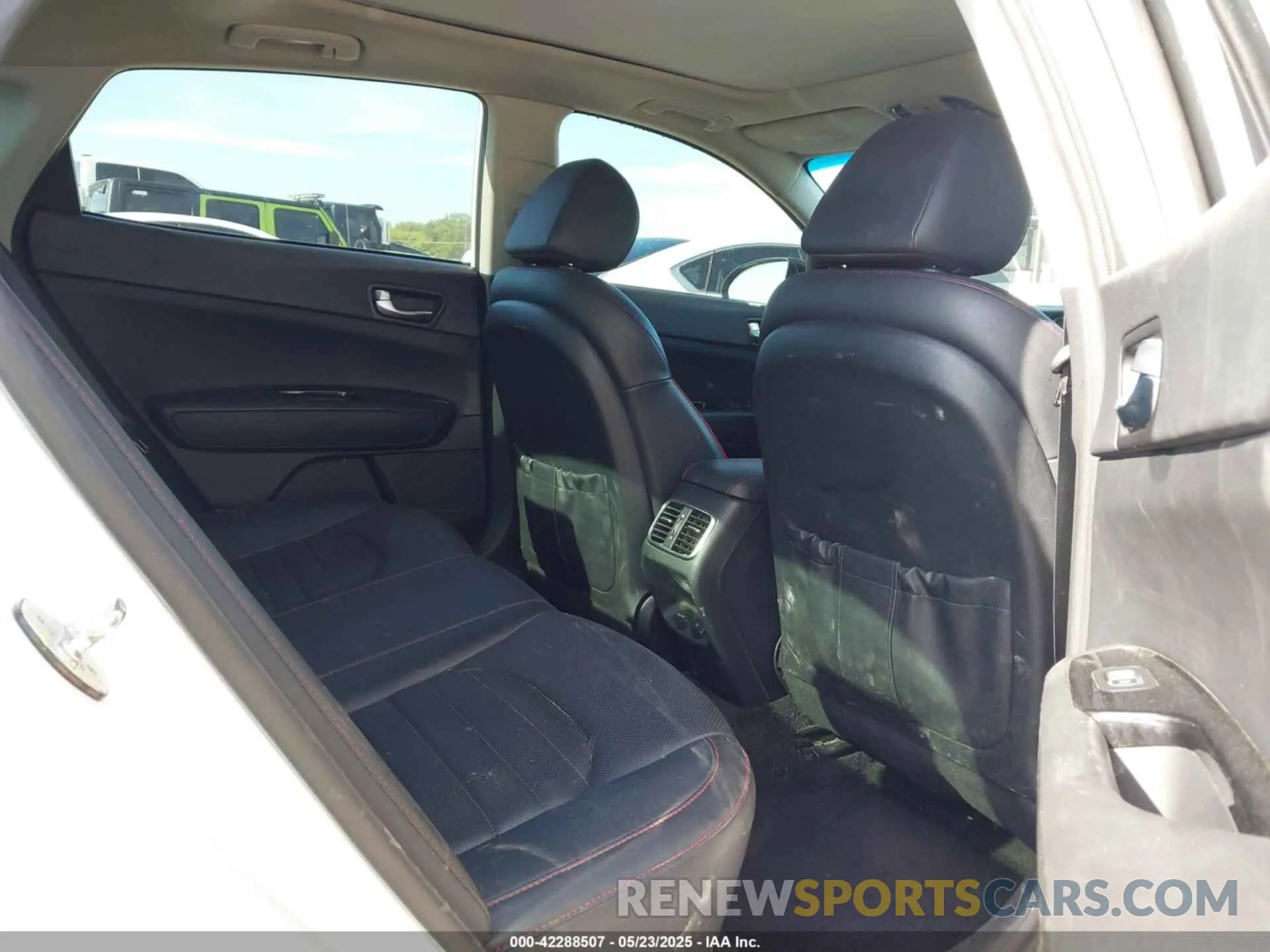 8 fotografías del automóvil dañado 5XXGW4L2XKG361934 KIA OPTIMA 2019
