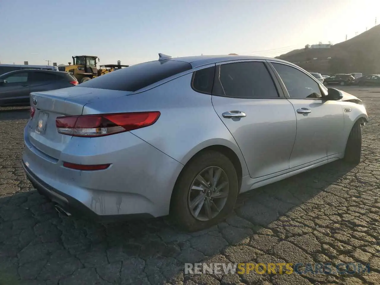 3 fotografías del automóvil dañado 5XXGT4L30LG389616 KIA OPTIMA 2020