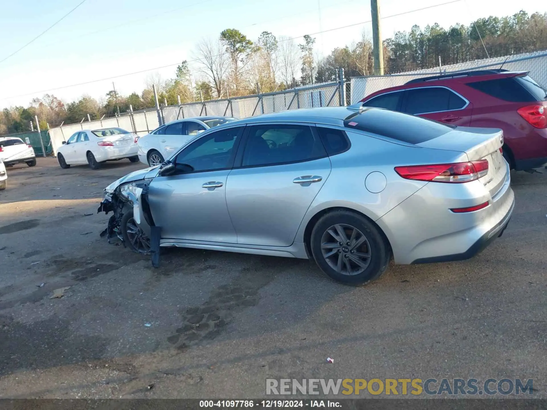13 fotografías del automóvil dañado 5XXGT4L30LG419780 KIA OPTIMA 2020