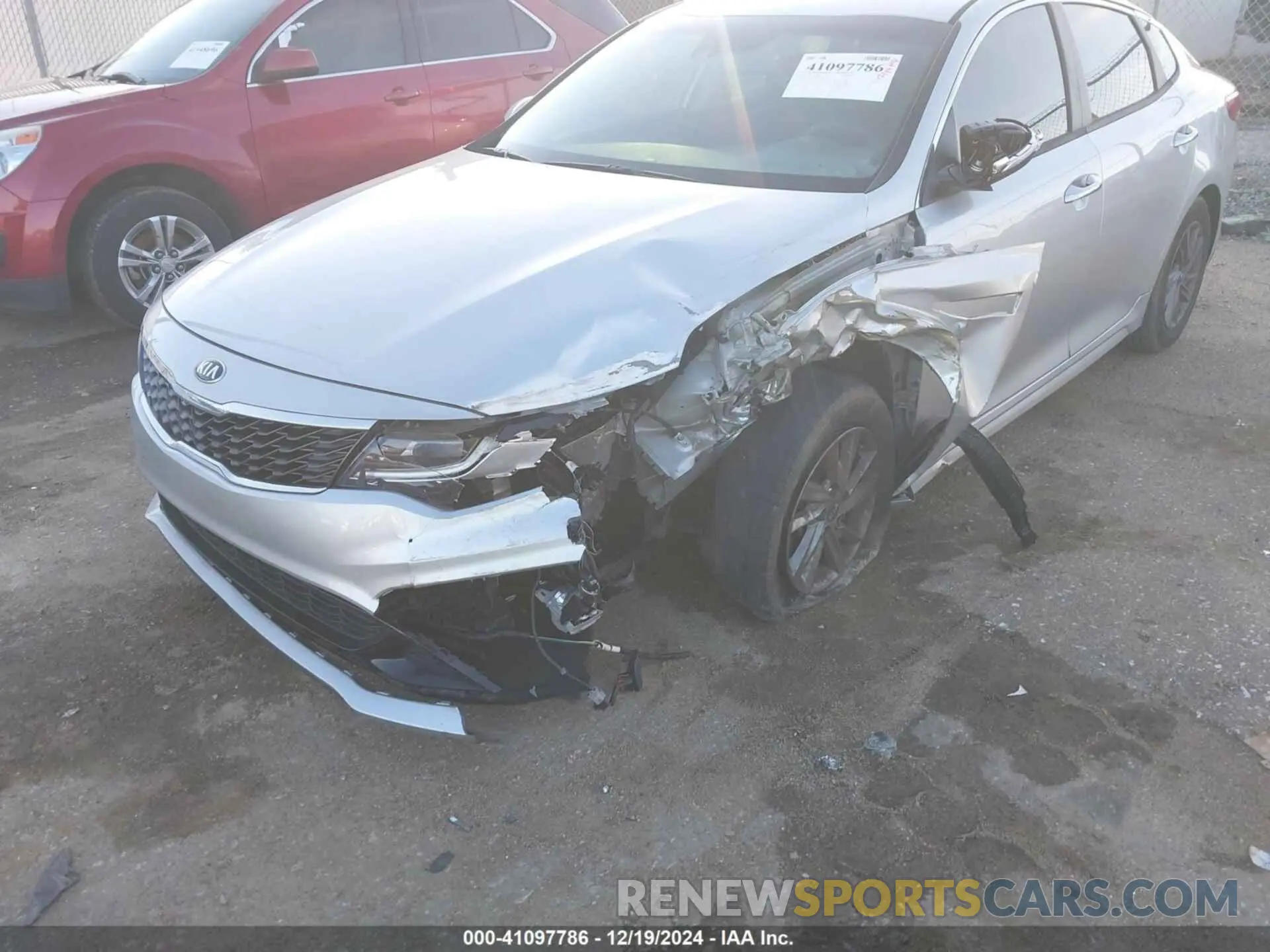 6 fotografías del automóvil dañado 5XXGT4L30LG419780 KIA OPTIMA 2020