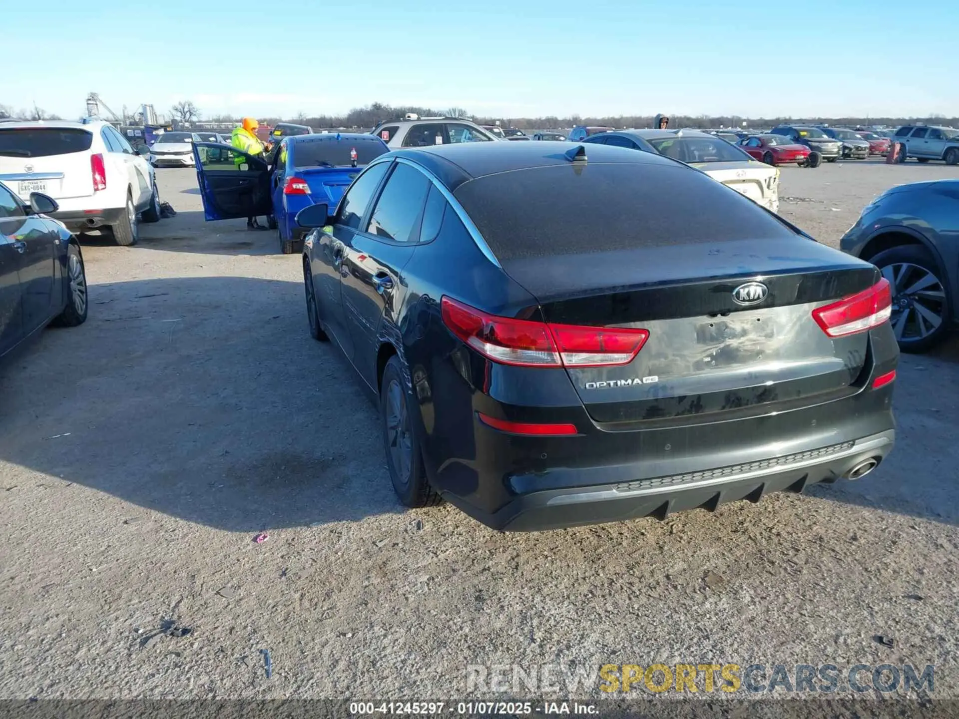 3 fotografías del automóvil dañado 5XXGT4L30LG428012 KIA OPTIMA 2020