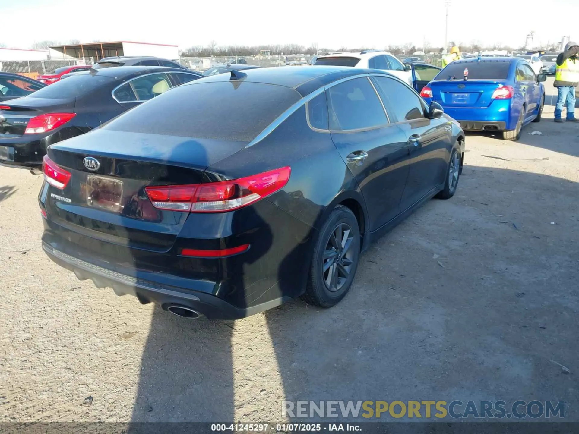 4 fotografías del automóvil dañado 5XXGT4L30LG428012 KIA OPTIMA 2020