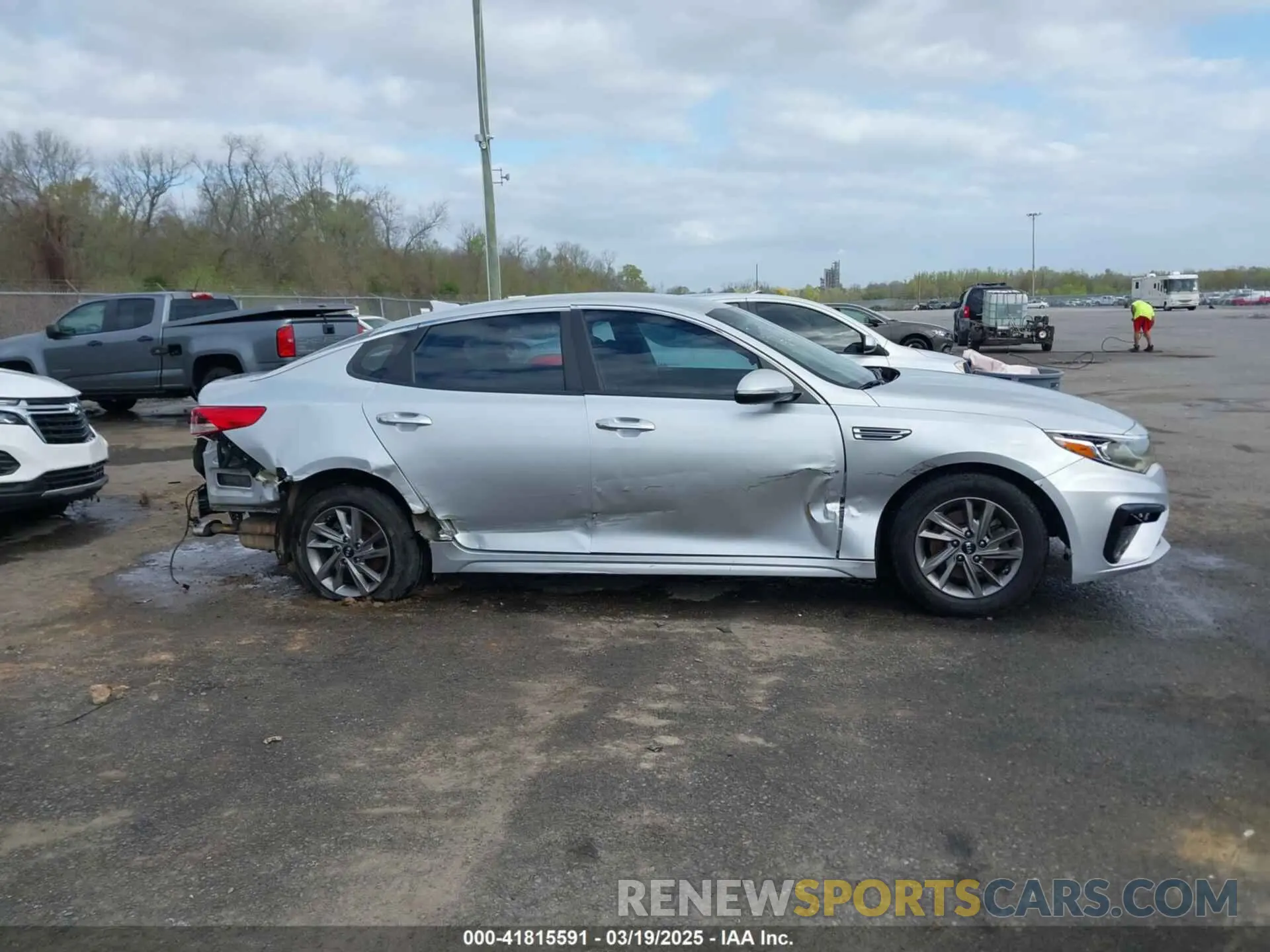 13 fotografías del automóvil dañado 5XXGT4L31LG380858 KIA OPTIMA 2020