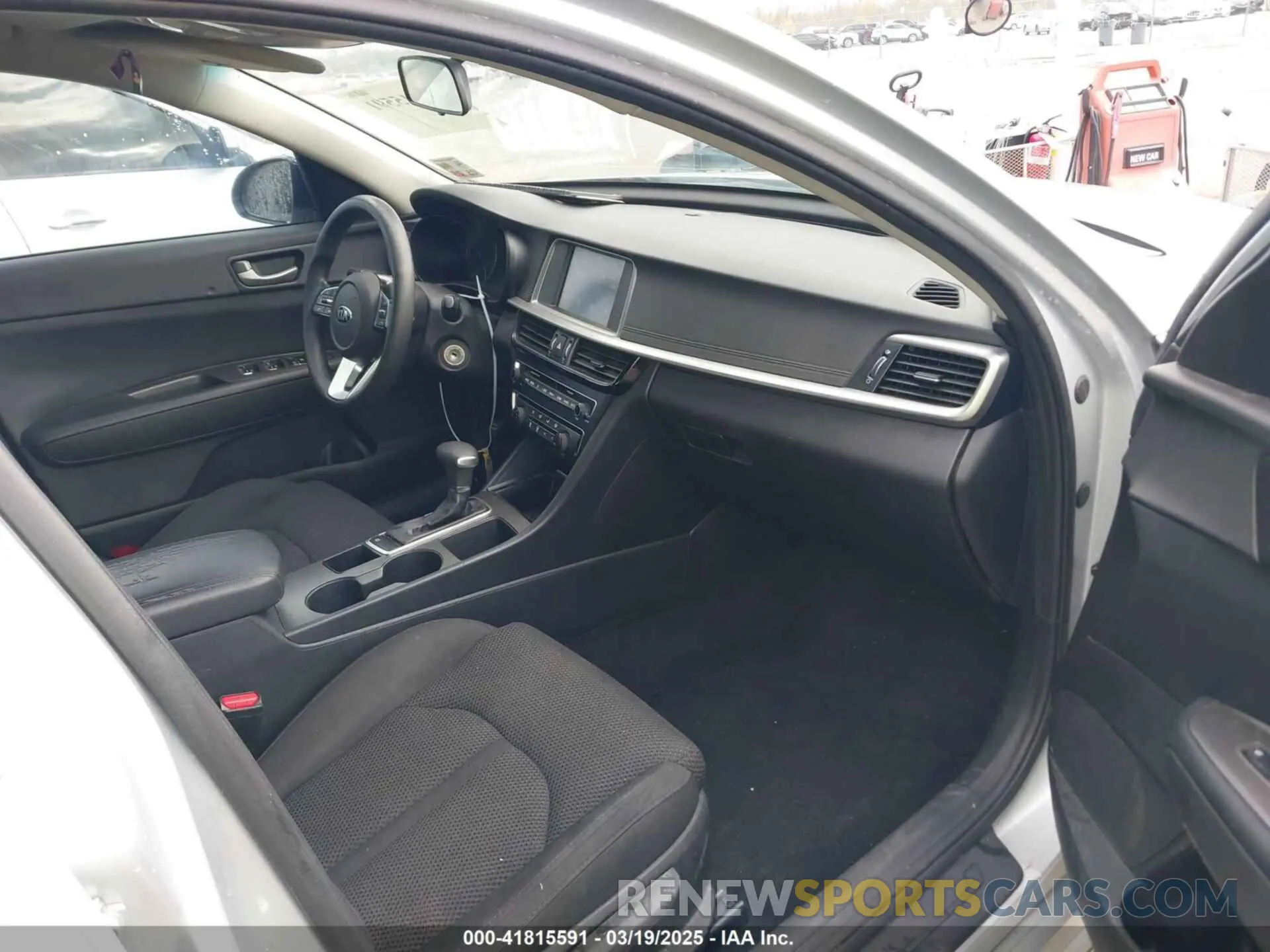 5 fotografías del automóvil dañado 5XXGT4L31LG380858 KIA OPTIMA 2020