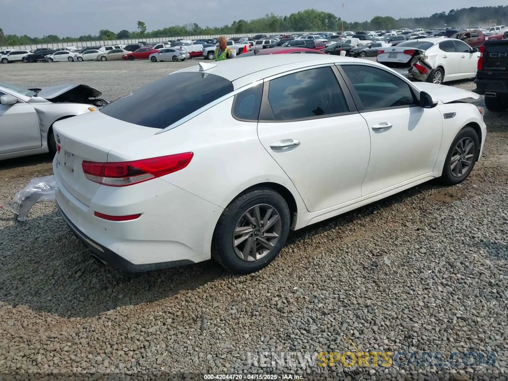 4 fotografías del automóvil dañado 5XXGT4L31LG381346 KIA OPTIMA 2020