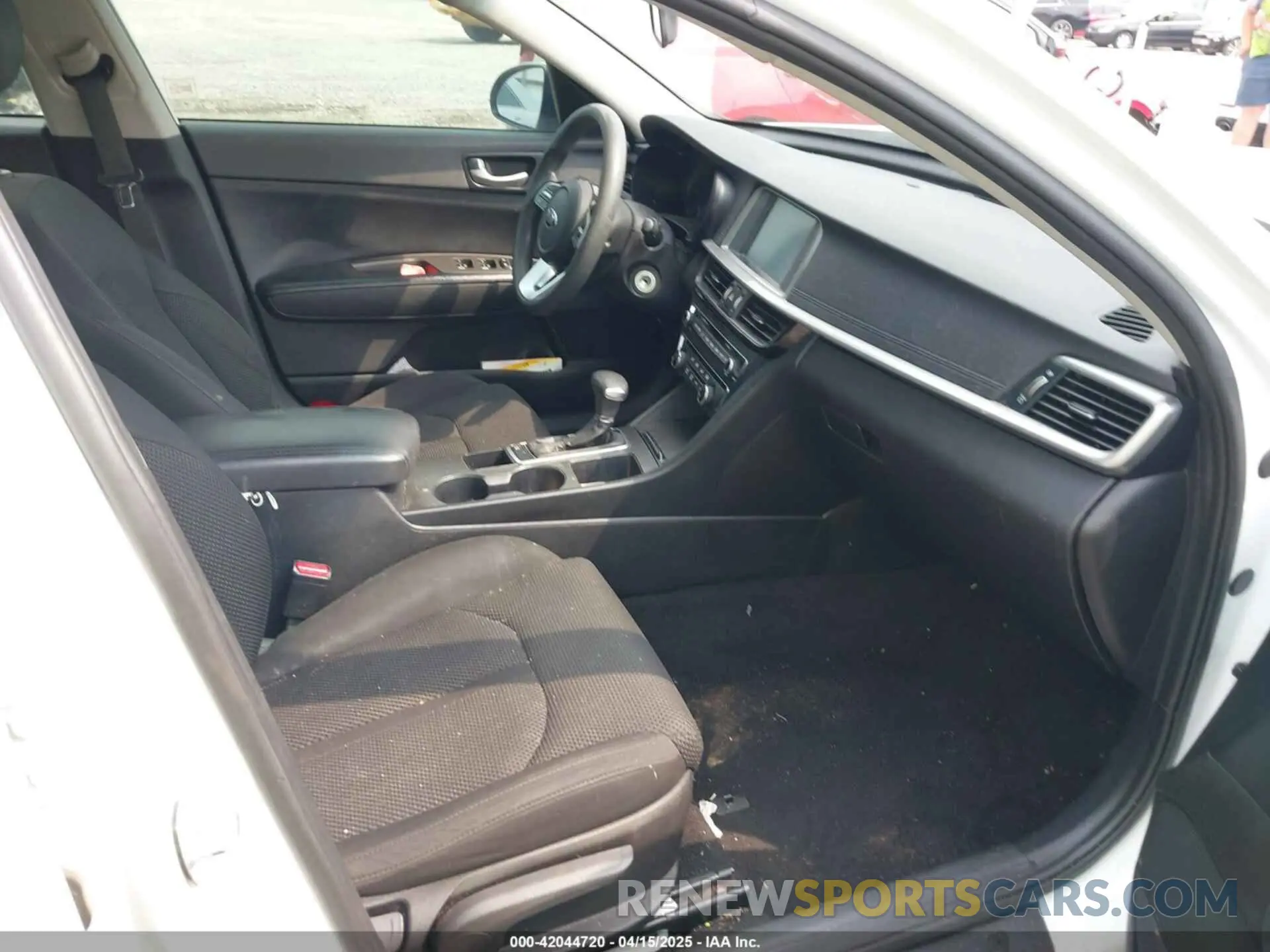 5 fotografías del automóvil dañado 5XXGT4L31LG381346 KIA OPTIMA 2020