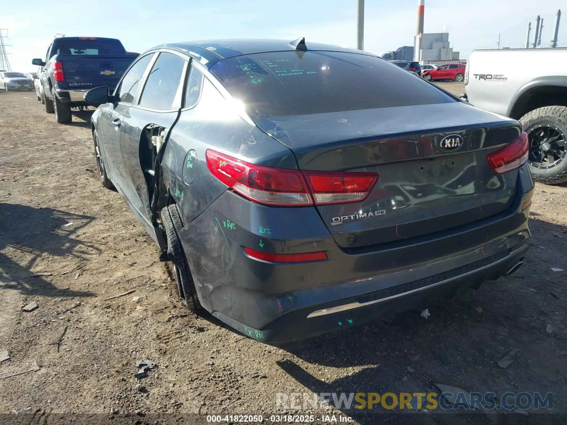 3 fotografías del automóvil dañado 5XXGT4L31LG384991 KIA OPTIMA 2020