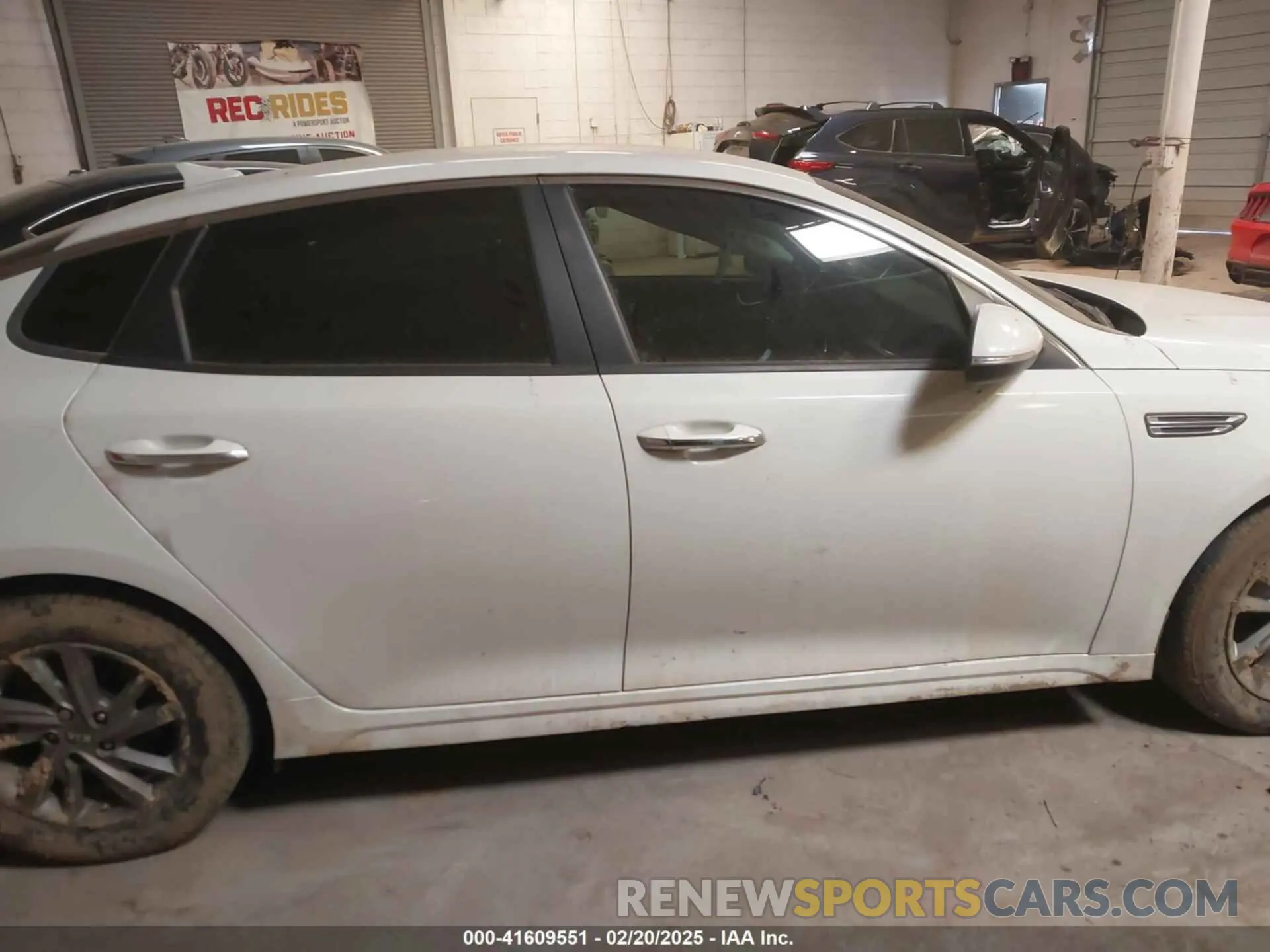 13 fotografías del automóvil dañado 5XXGT4L31LG399796 KIA OPTIMA 2020
