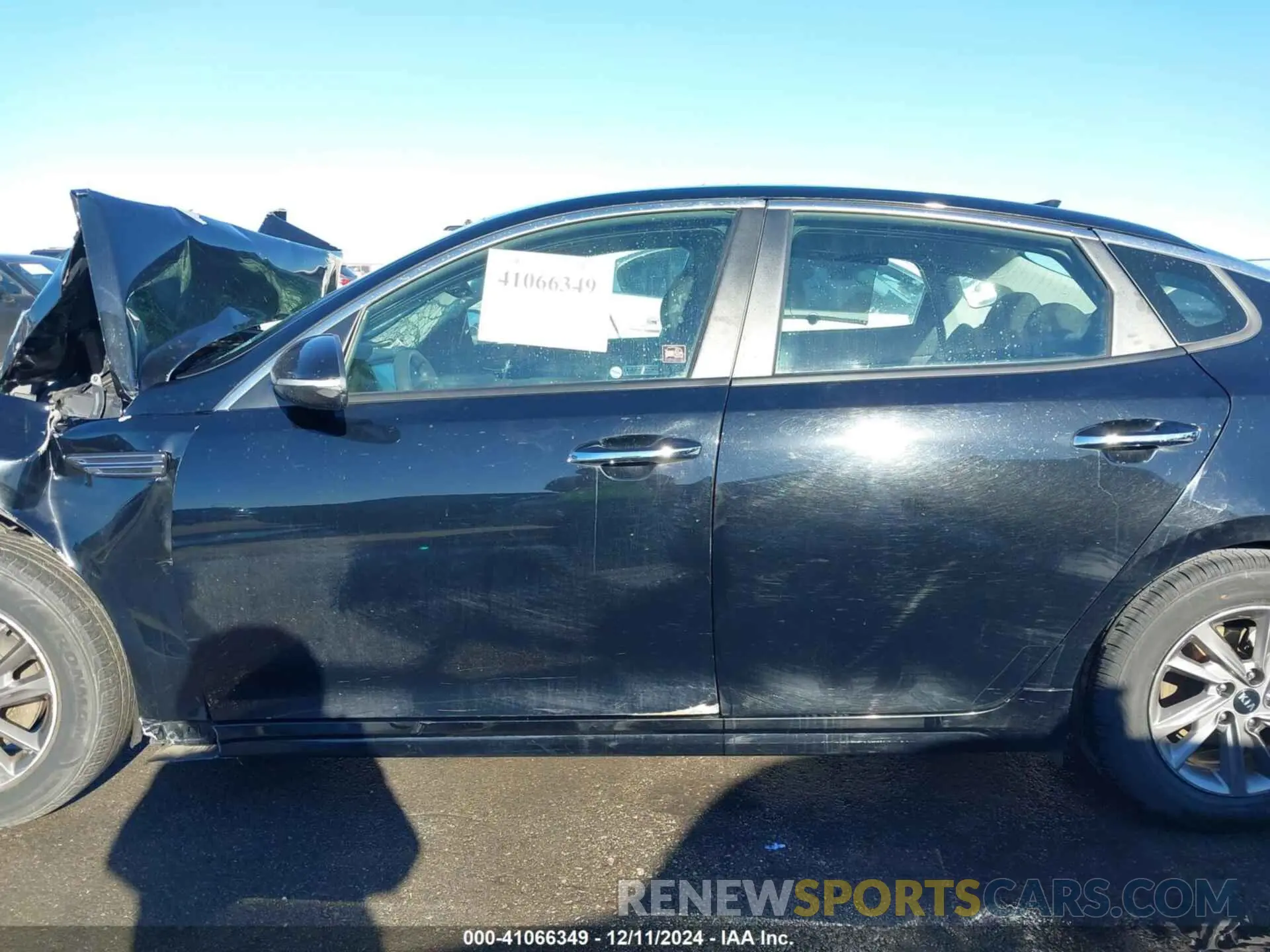 15 fotografías del automóvil dañado 5XXGT4L31LG402891 KIA OPTIMA 2020