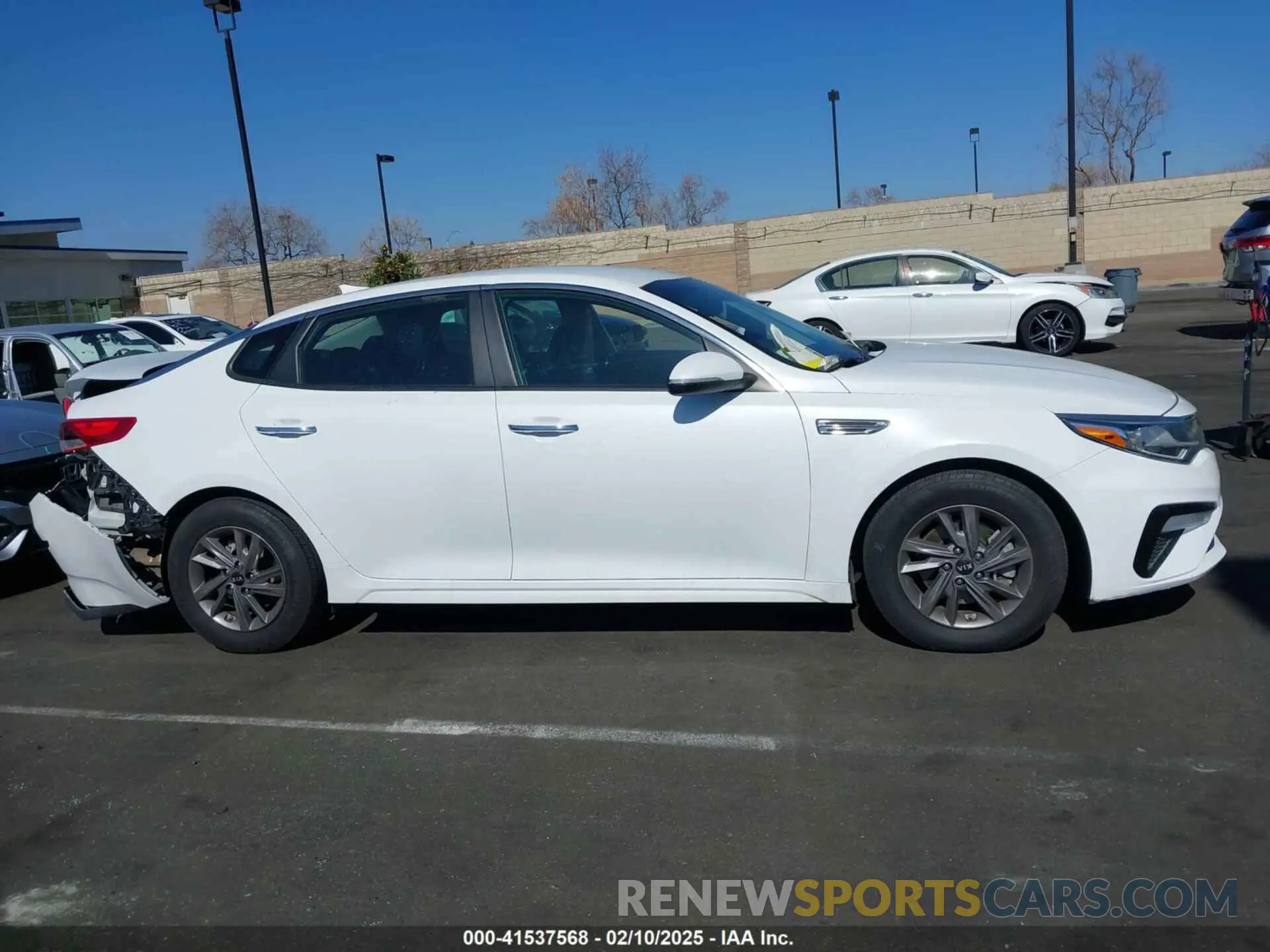 13 fotografías del automóvil dañado 5XXGT4L31LG404625 KIA OPTIMA 2020