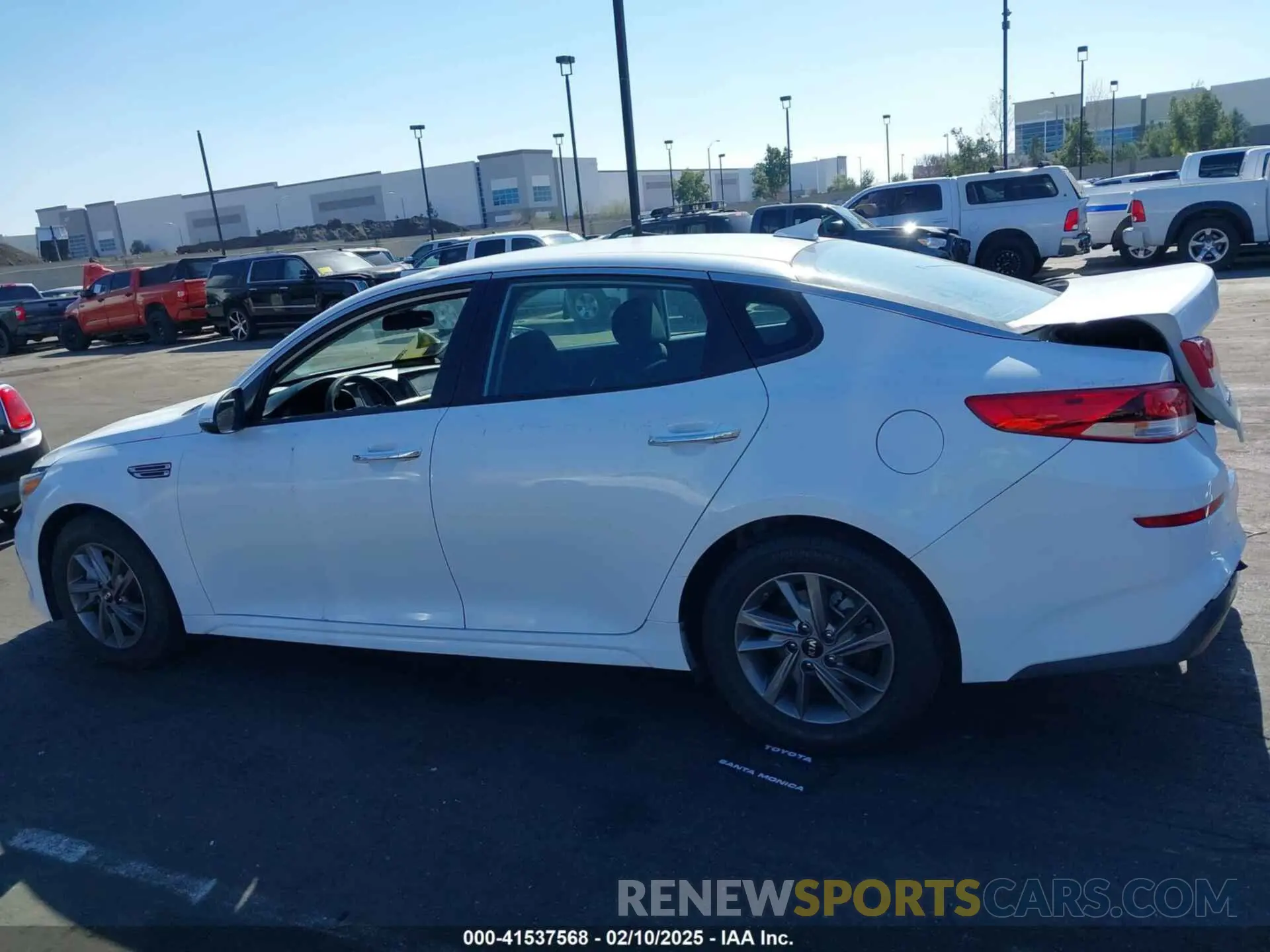 14 fotografías del automóvil dañado 5XXGT4L31LG404625 KIA OPTIMA 2020