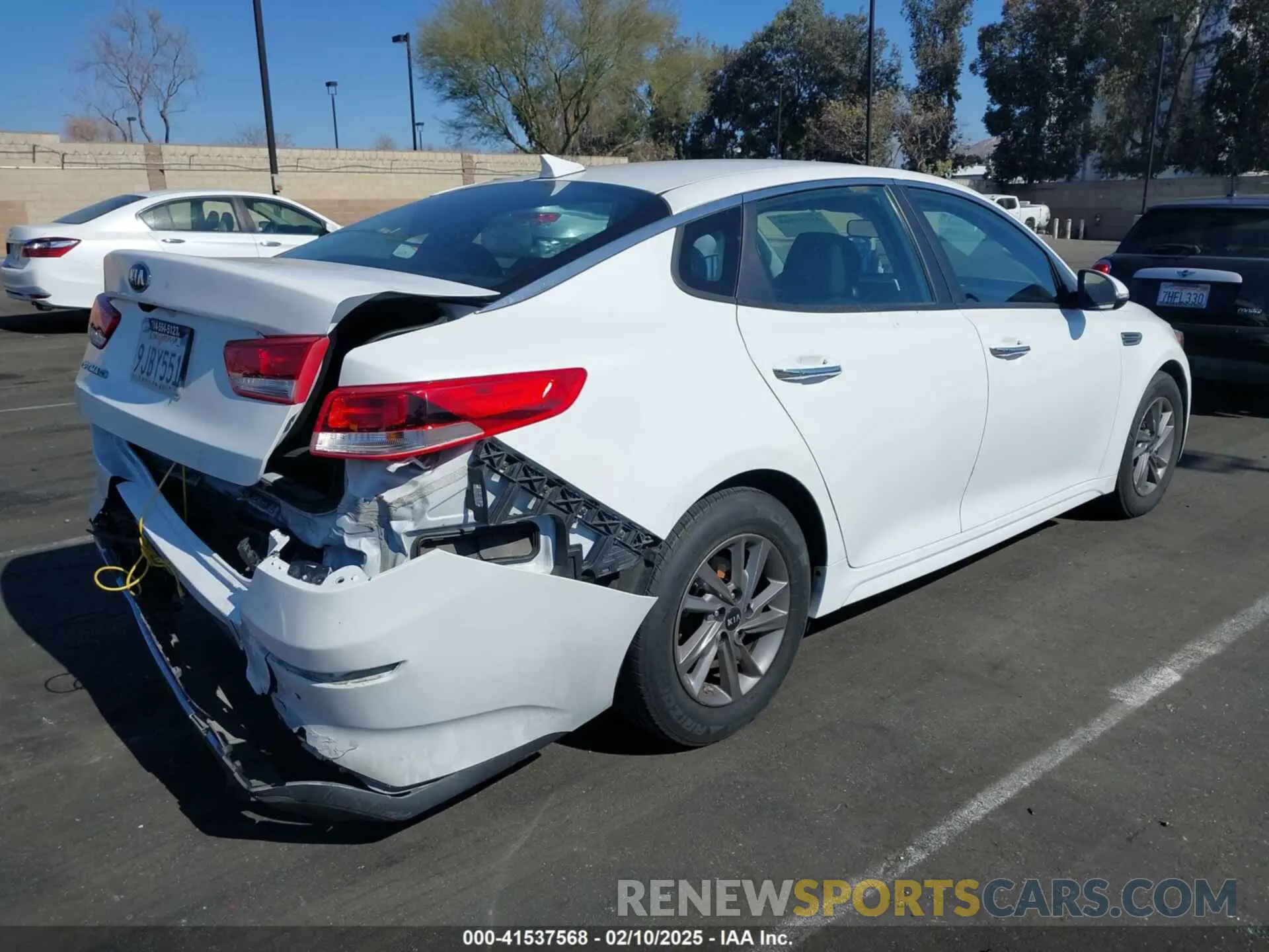 4 fotografías del automóvil dañado 5XXGT4L31LG404625 KIA OPTIMA 2020