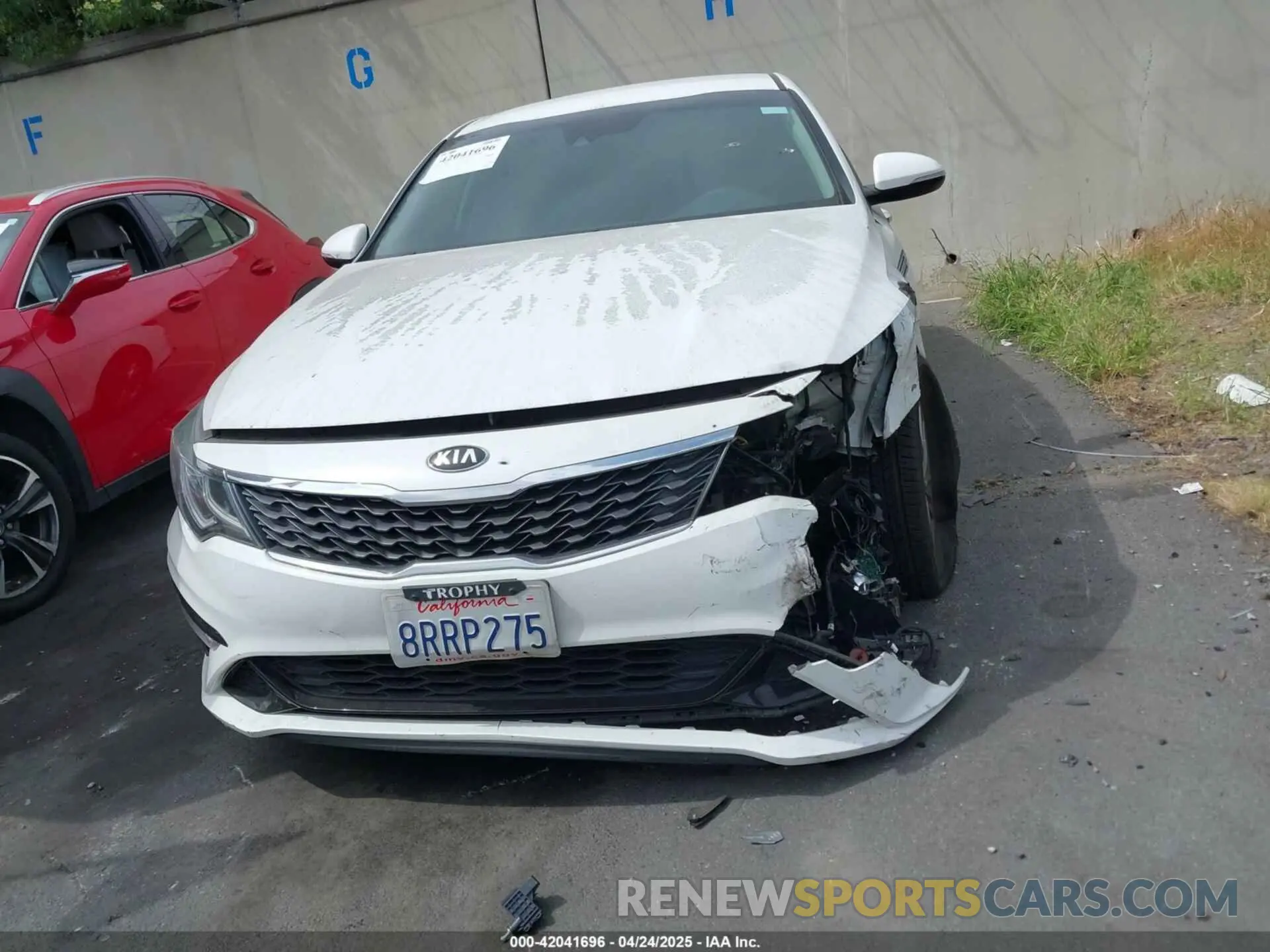 12 fotografías del automóvil dañado 5XXGT4L31LG415303 KIA OPTIMA 2020