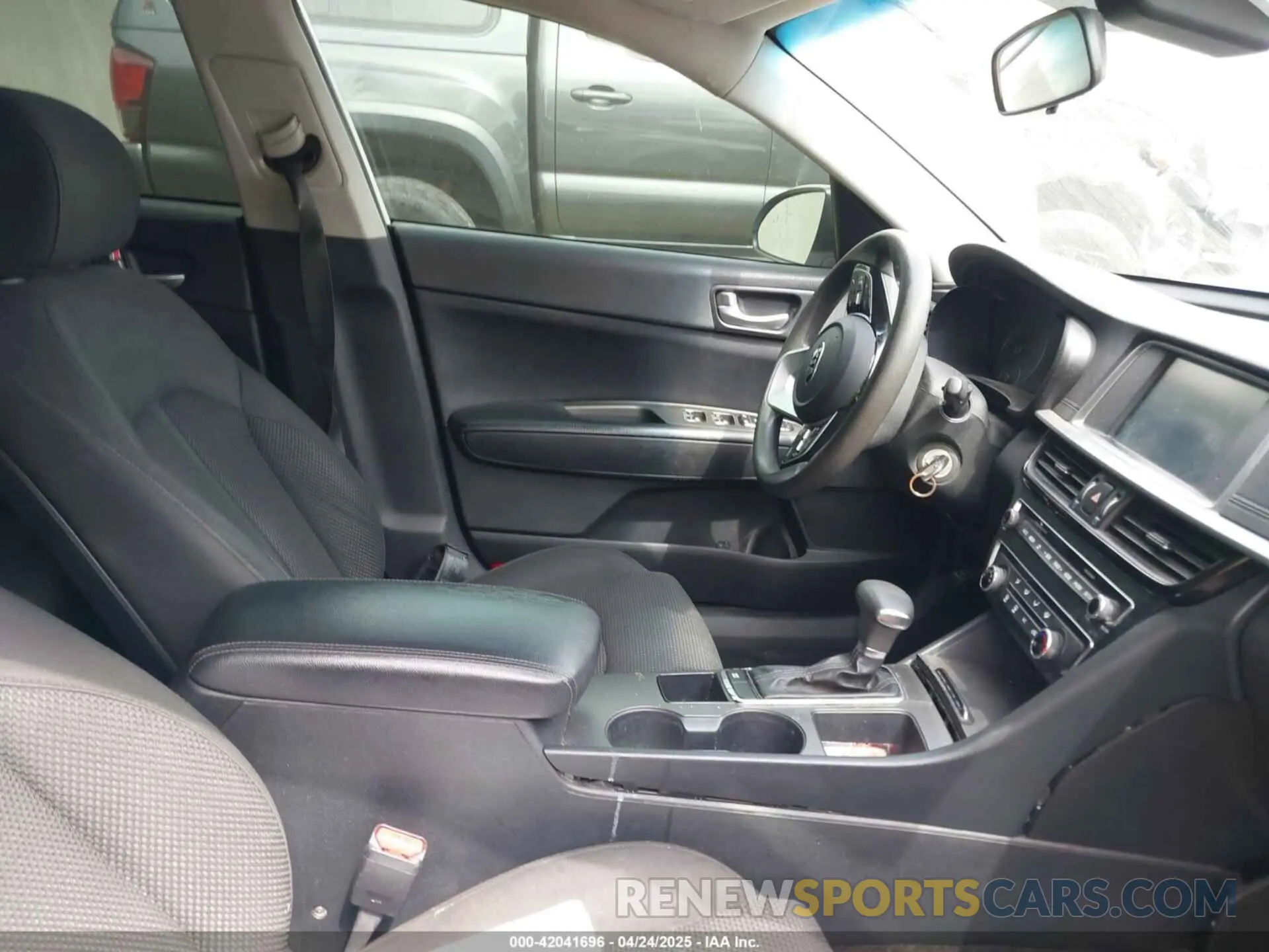 5 fotografías del automóvil dañado 5XXGT4L31LG415303 KIA OPTIMA 2020