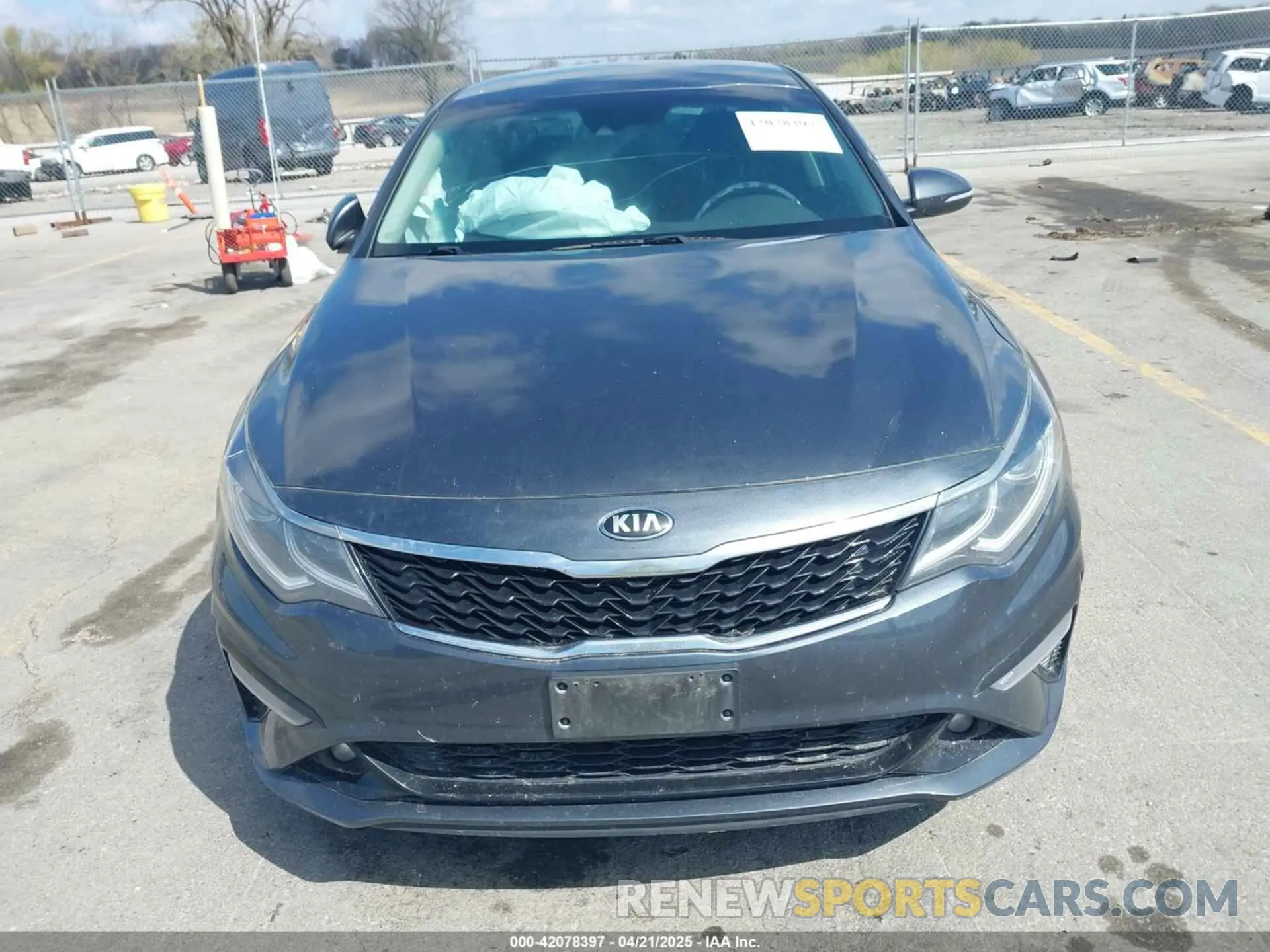 12 fotografías del automóvil dañado 5XXGT4L31LG417259 KIA OPTIMA 2020