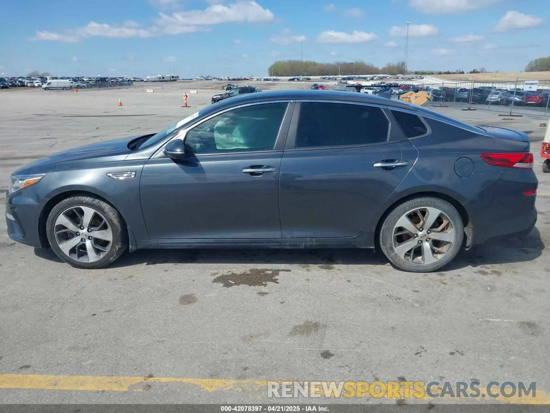 14 fotografías del automóvil dañado 5XXGT4L31LG417259 KIA OPTIMA 2020