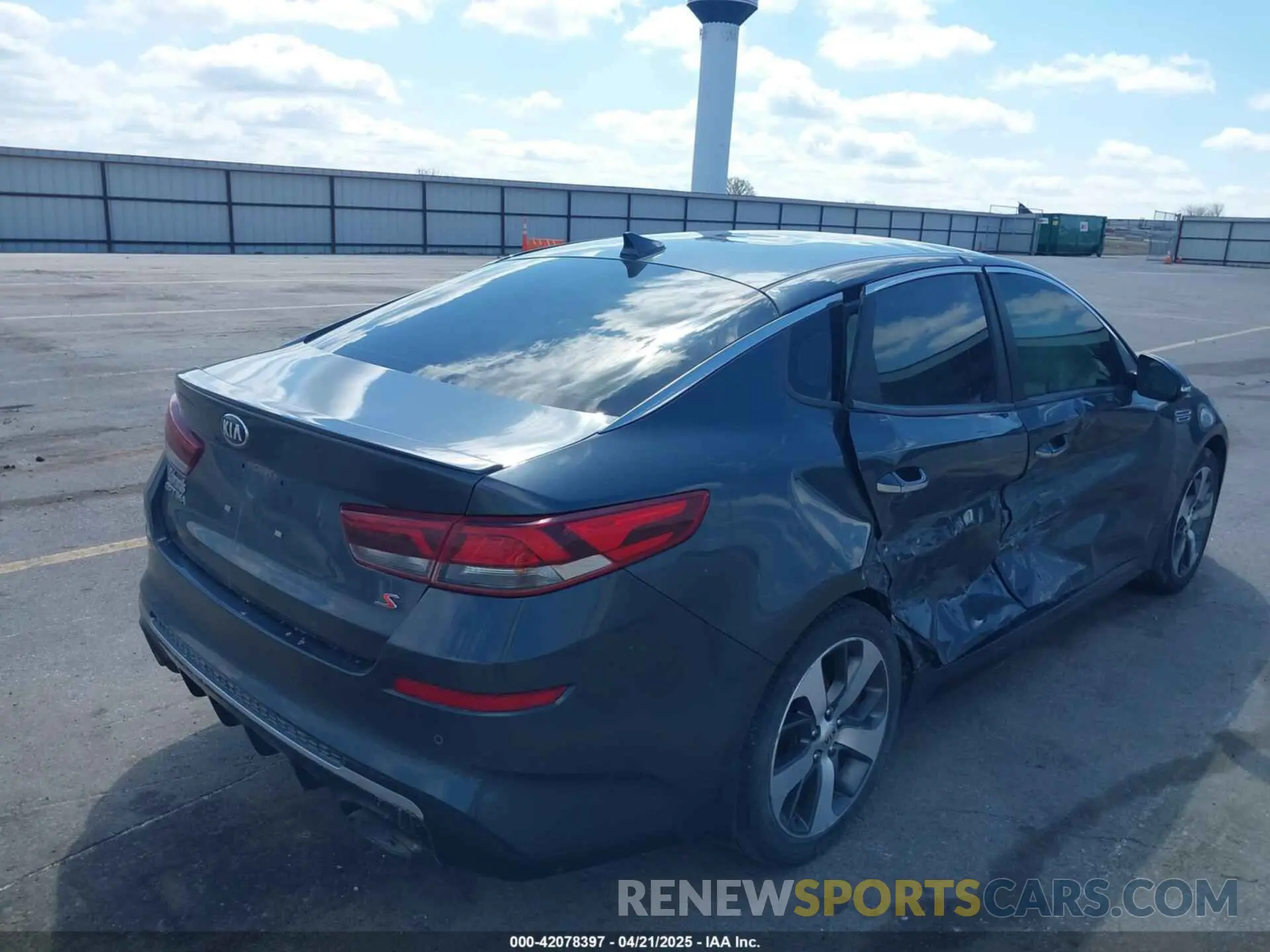 4 fotografías del automóvil dañado 5XXGT4L31LG417259 KIA OPTIMA 2020