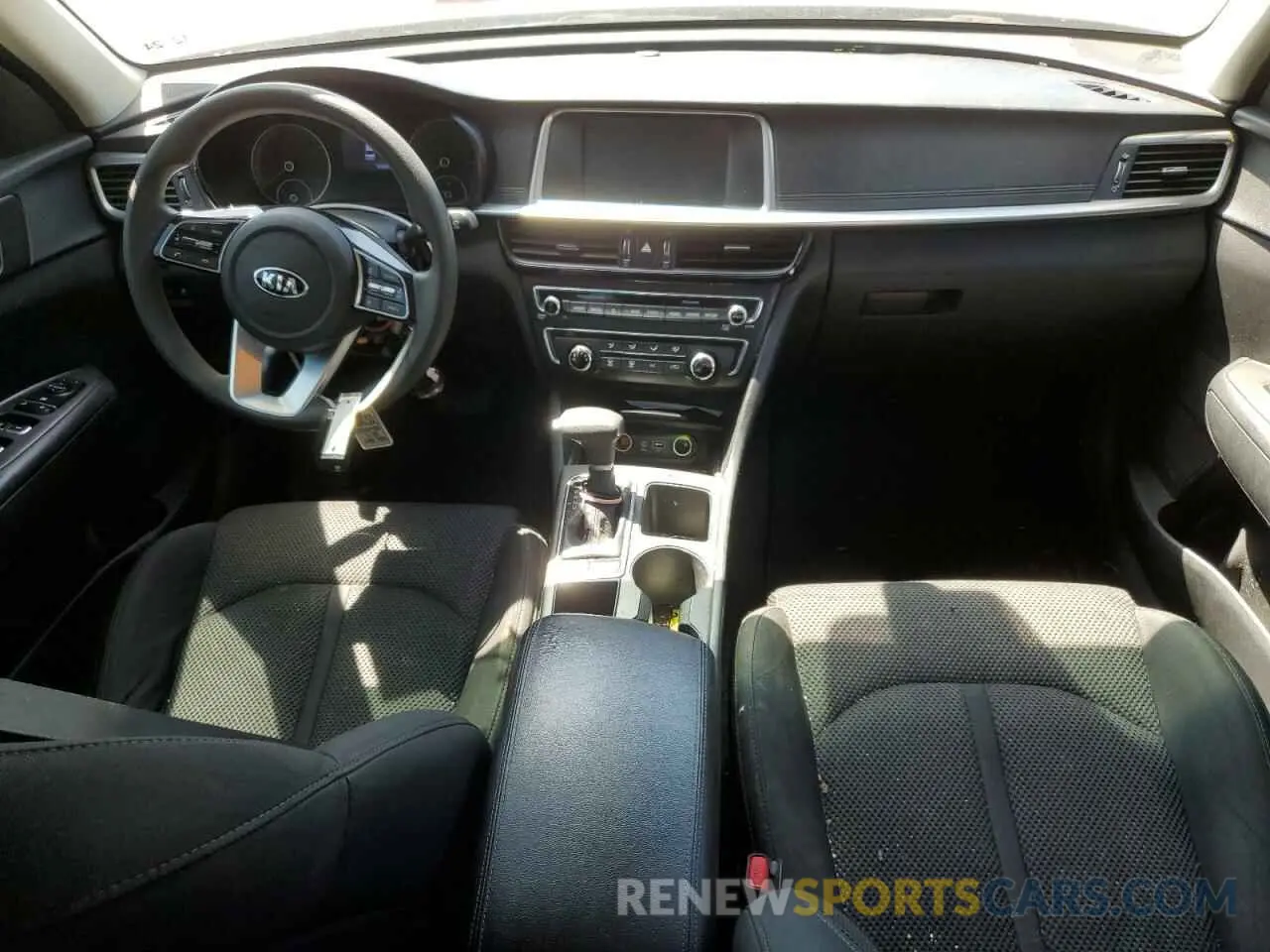 8 fotografías del automóvil dañado 5XXGT4L31LG426642 KIA OPTIMA 2020
