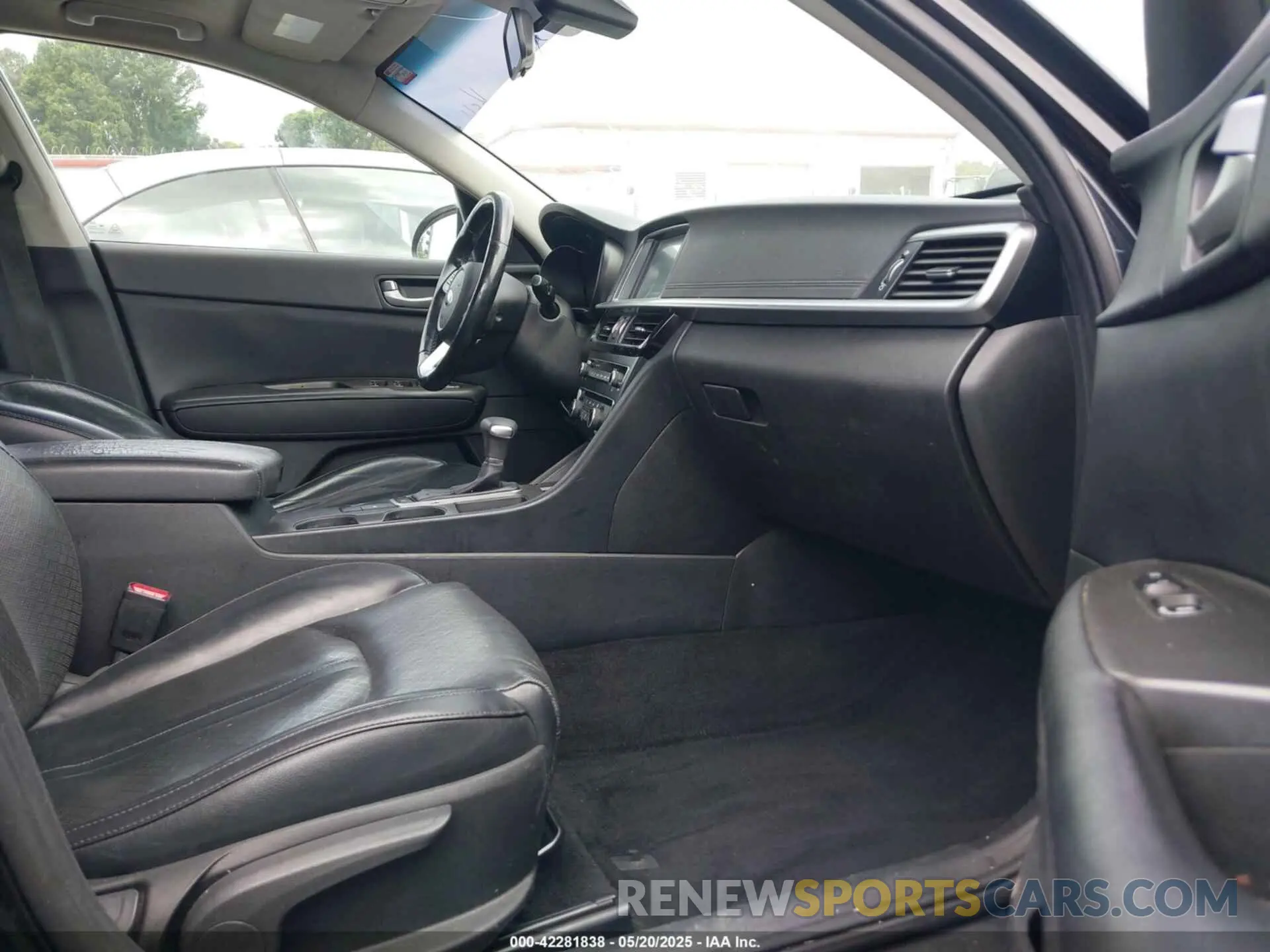 5 fotografías del automóvil dañado 5XXGT4L31LG441173 KIA OPTIMA 2020