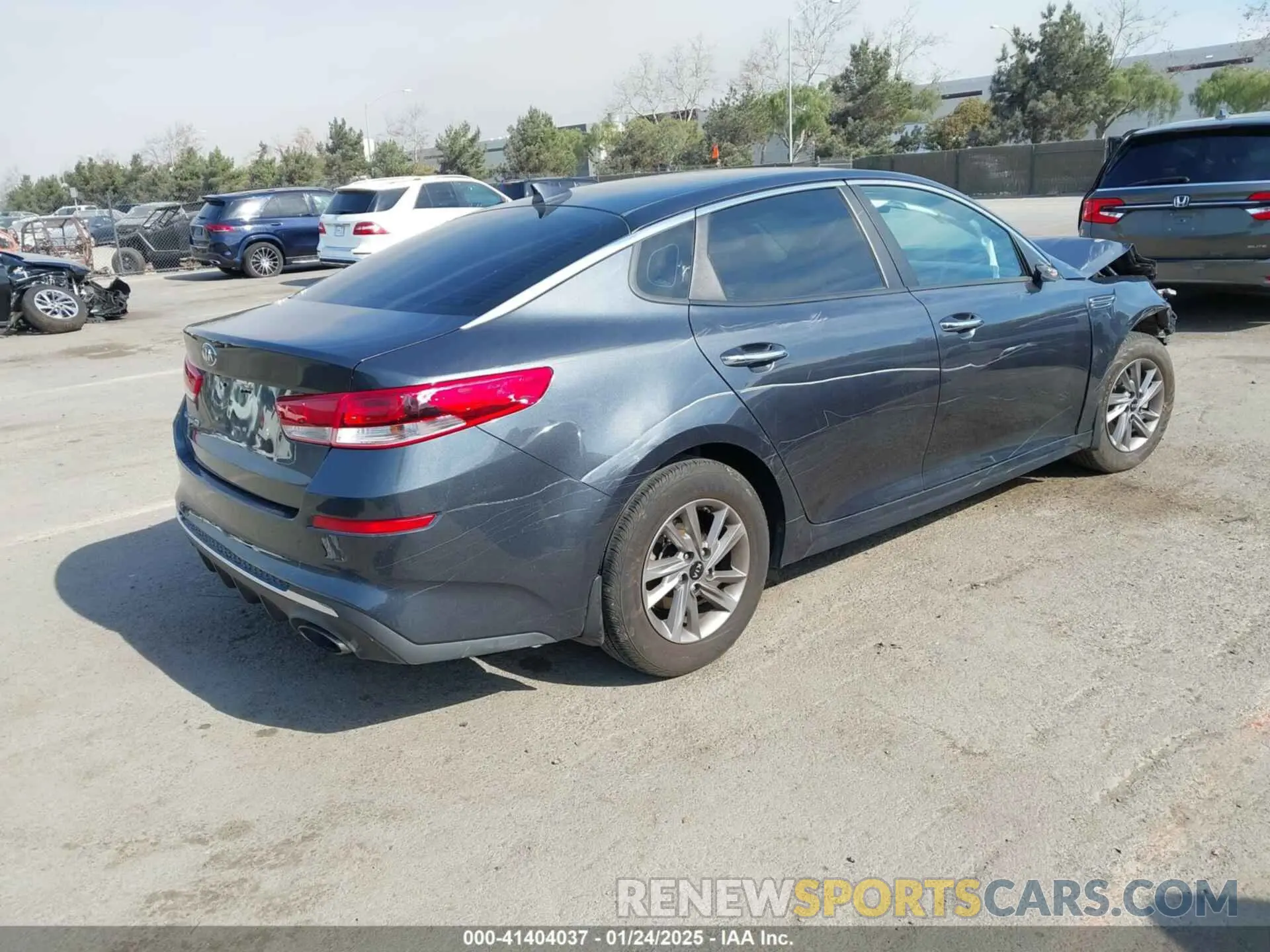 4 fotografías del automóvil dañado 5XXGT4L31LG447331 KIA OPTIMA 2020