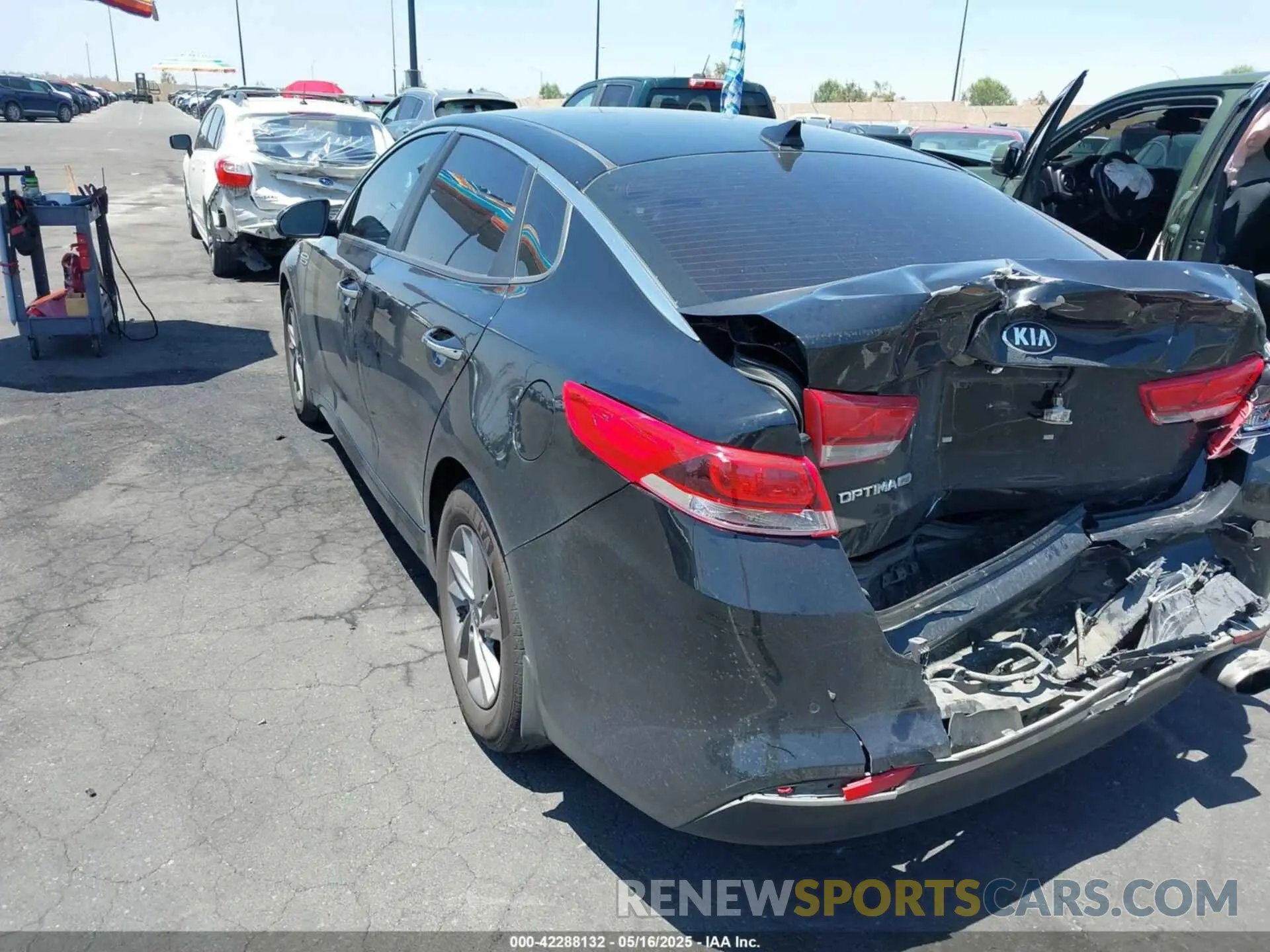 3 fotografías del automóvil dañado 5XXGT4L32LG420025 KIA OPTIMA 2020