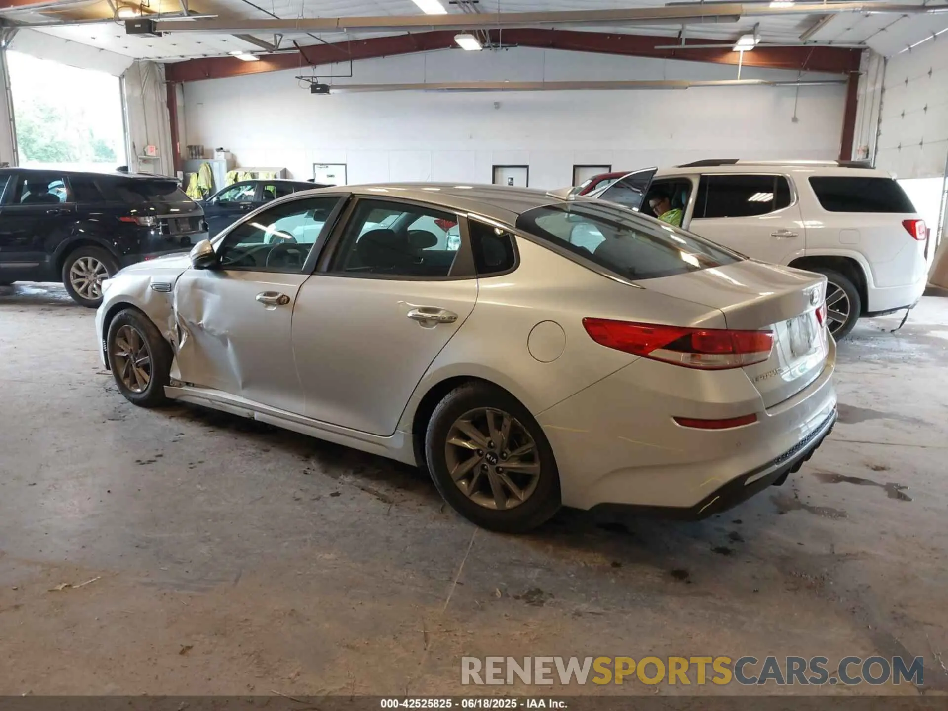 3 fotografías del automóvil dañado 5XXGT4L32LG424821 KIA OPTIMA 2020