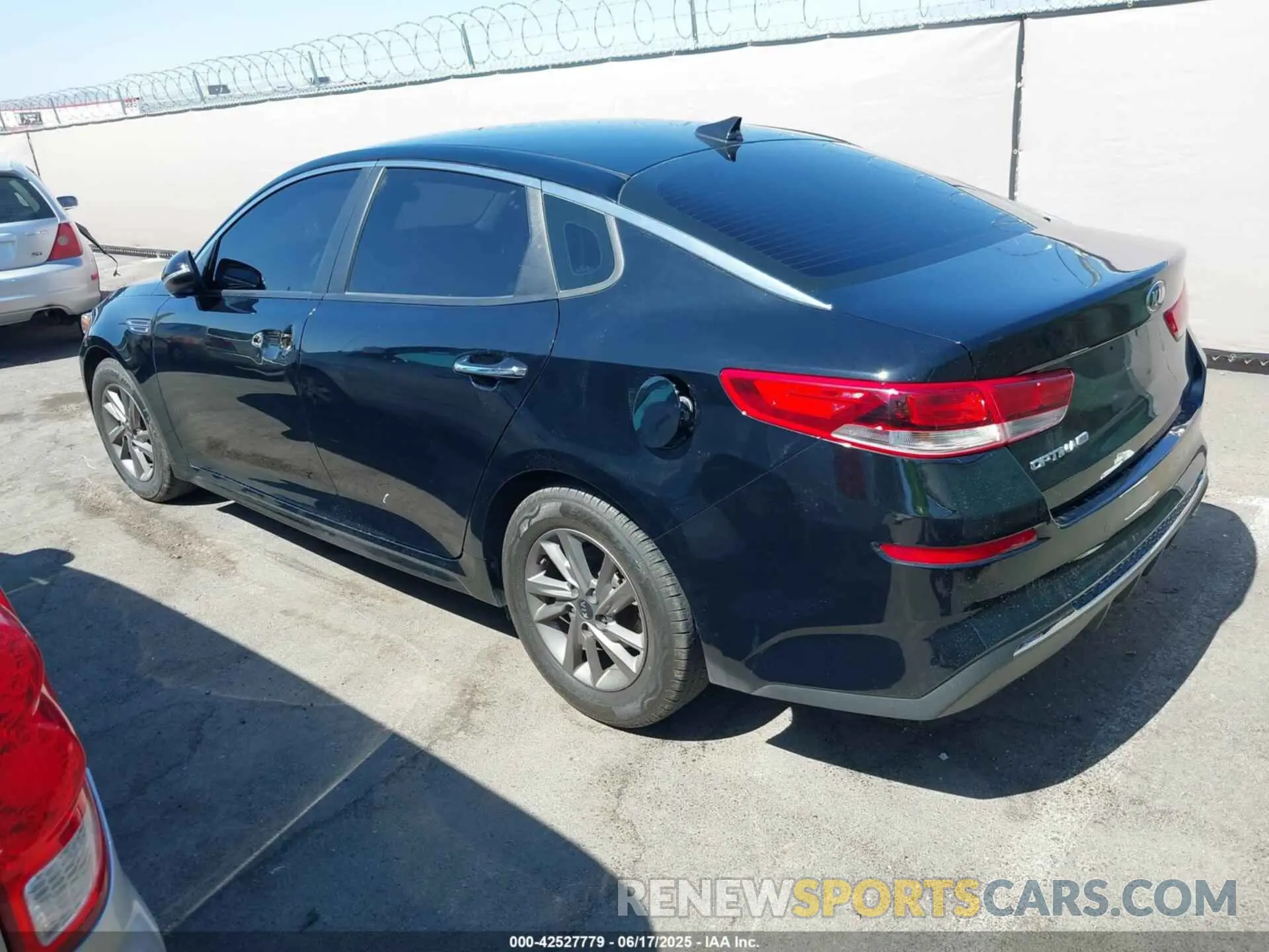 3 fotografías del automóvil dañado 5XXGT4L32LG432529 KIA OPTIMA 2020