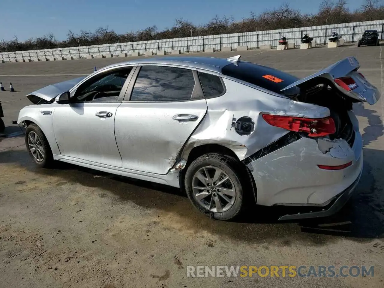 2 fotografías del automóvil dañado 5XXGT4L33LG416145 KIA OPTIMA 2020