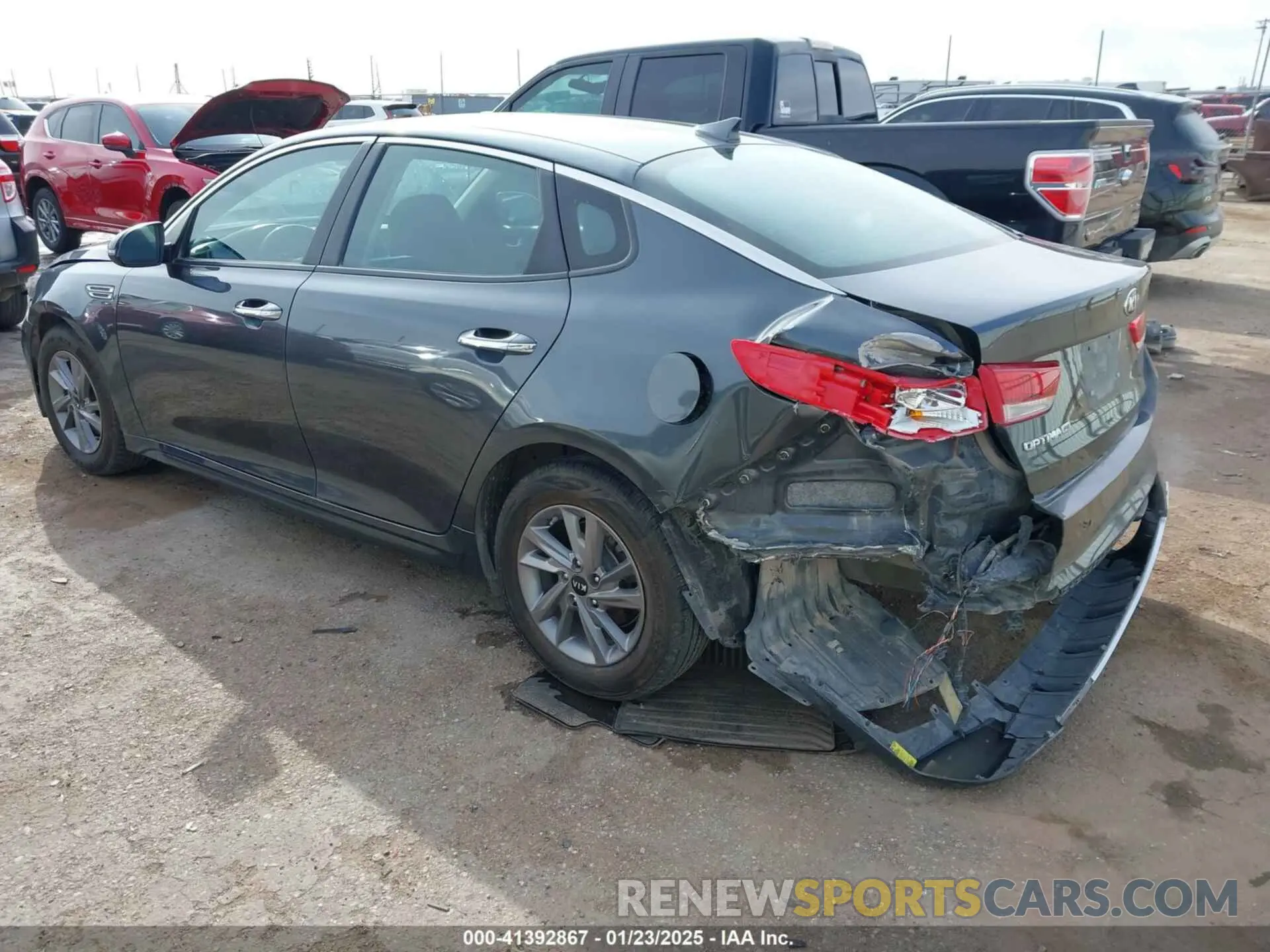 3 fotografías del automóvil dañado 5XXGT4L33LG436122 KIA OPTIMA 2020