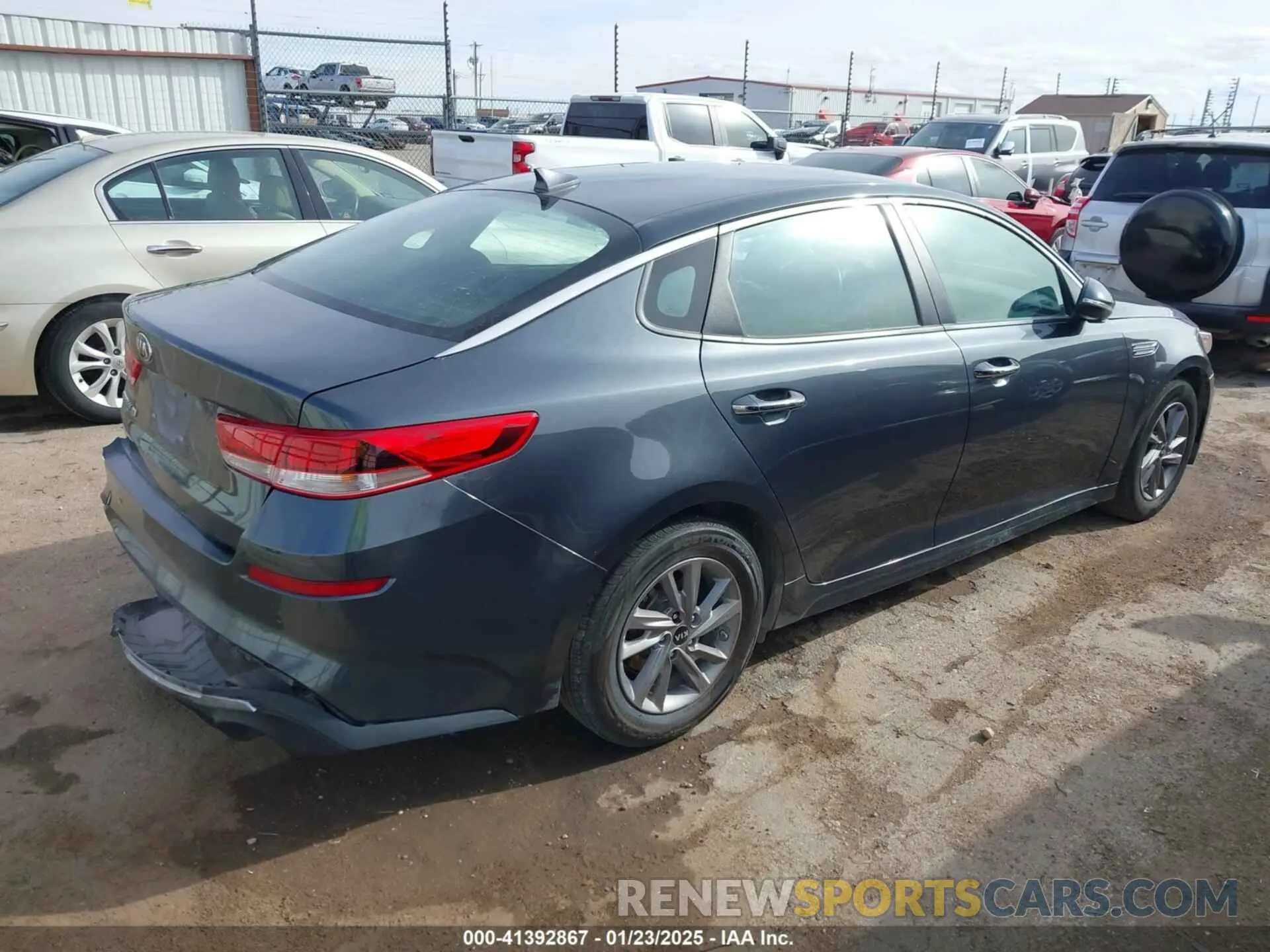 4 fotografías del automóvil dañado 5XXGT4L33LG436122 KIA OPTIMA 2020