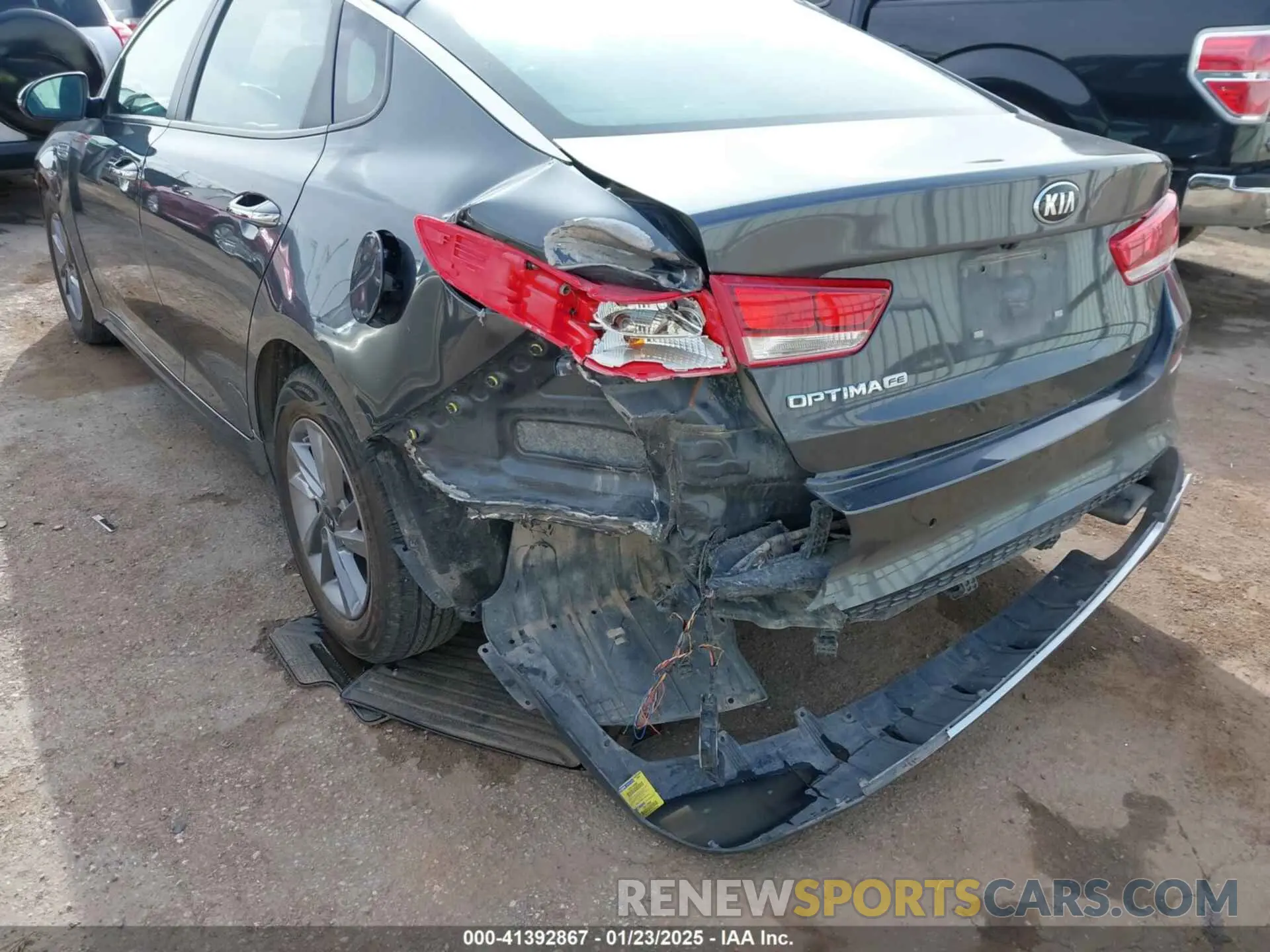 6 fotografías del automóvil dañado 5XXGT4L33LG436122 KIA OPTIMA 2020
