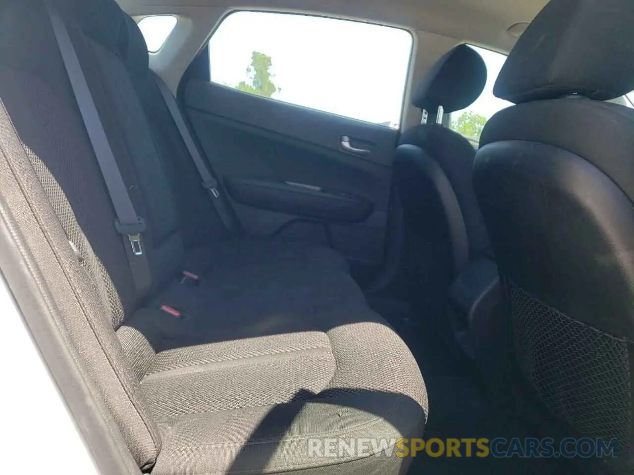 10 fotografías del automóvil dañado 5XXGT4L34LG381745 KIA OPTIMA 2020