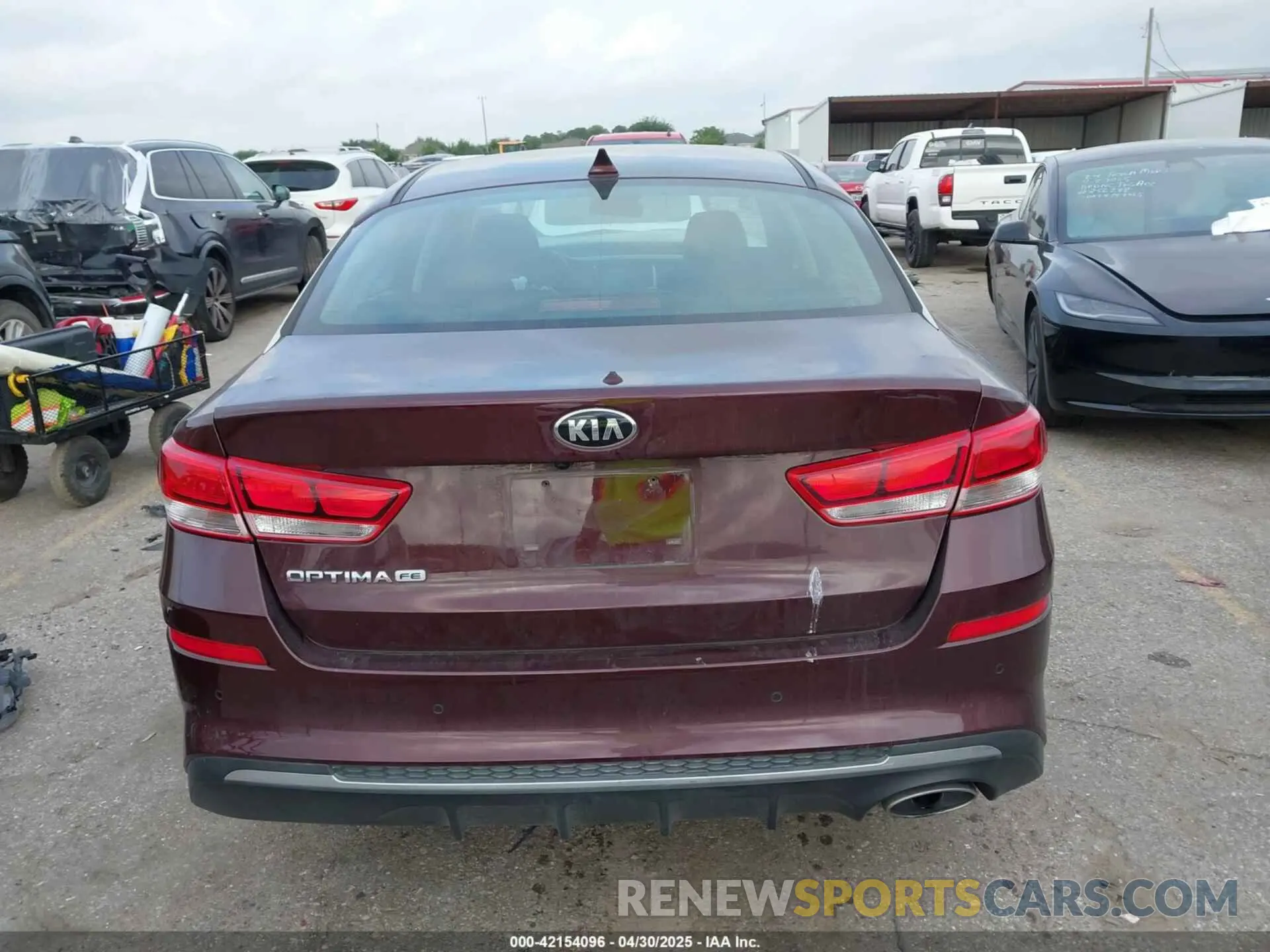 17 fotografías del automóvil dañado 5XXGT4L34LG413772 KIA OPTIMA 2020