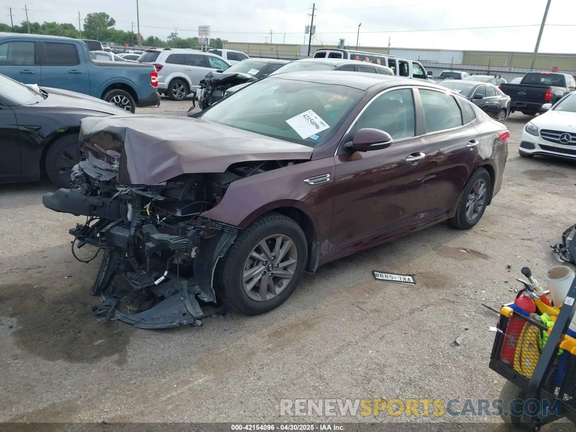 2 fotografías del automóvil dañado 5XXGT4L34LG413772 KIA OPTIMA 2020