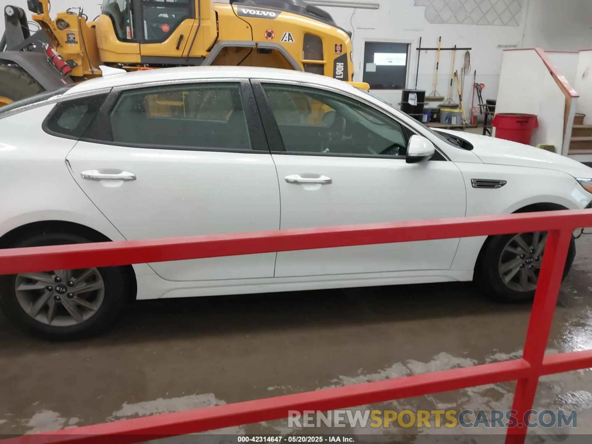 14 fotografías del automóvil dañado 5XXGT4L34LG418924 KIA OPTIMA 2020