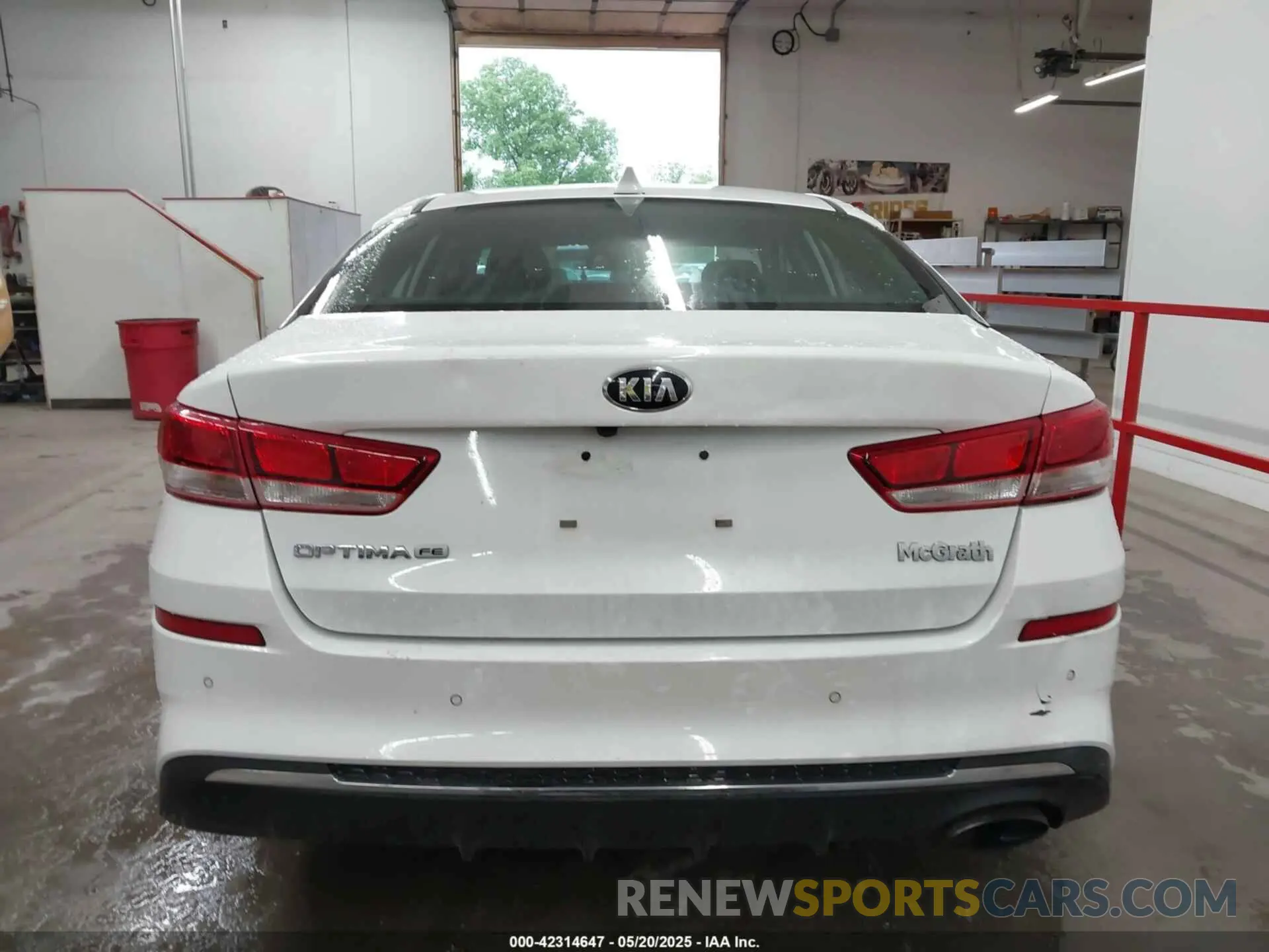 17 fotografías del automóvil dañado 5XXGT4L34LG418924 KIA OPTIMA 2020