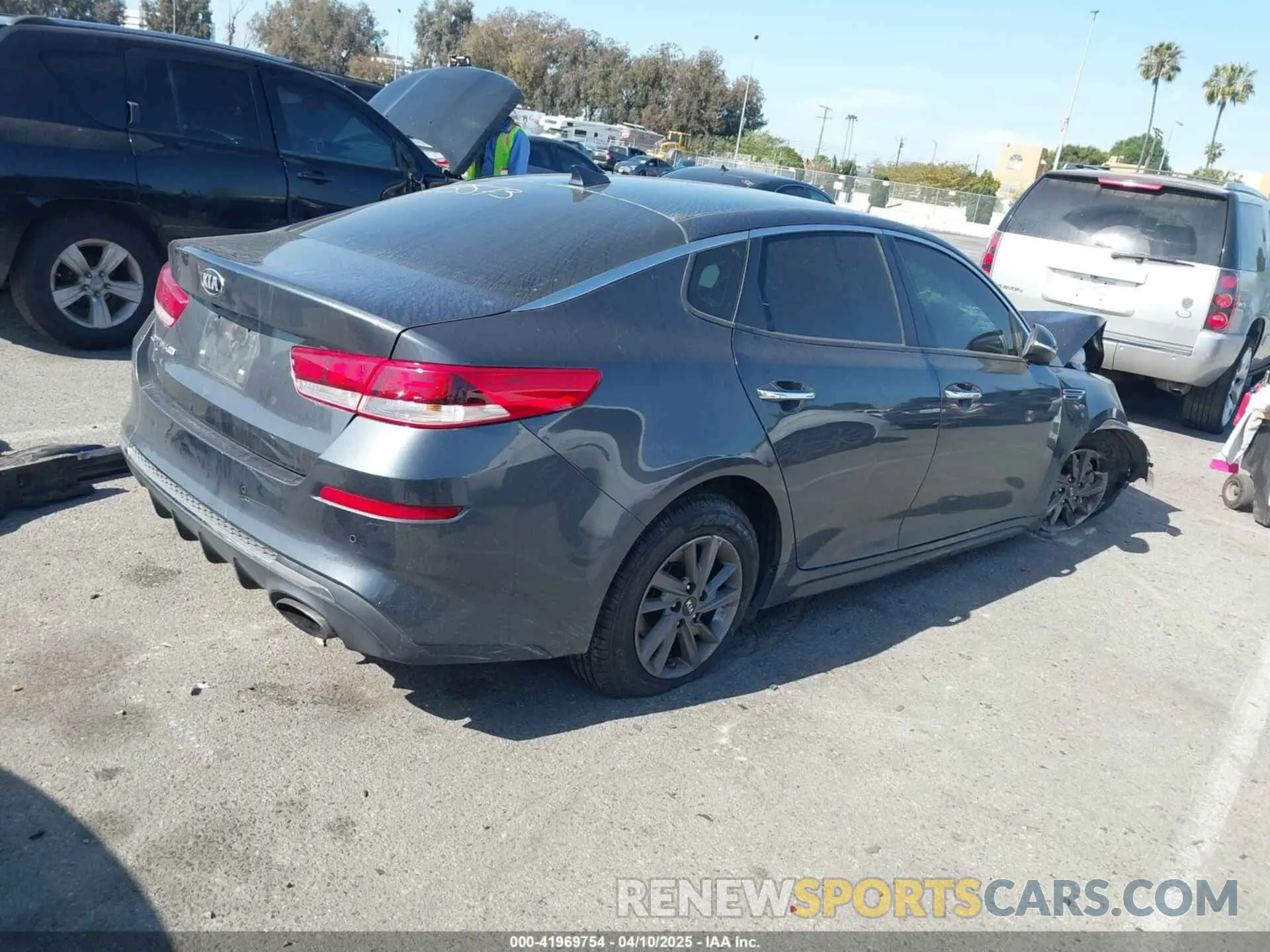 4 fotografías del automóvil dañado 5XXGT4L34LG423203 KIA OPTIMA 2020