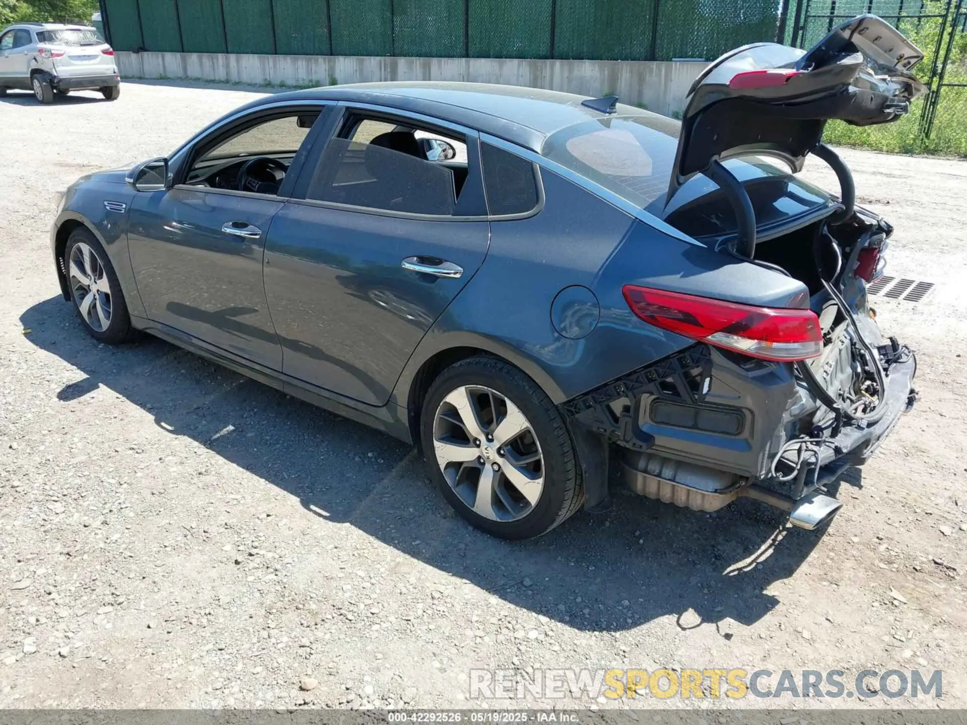 3 fotografías del automóvil dañado 5XXGT4L34LG428868 KIA OPTIMA 2020