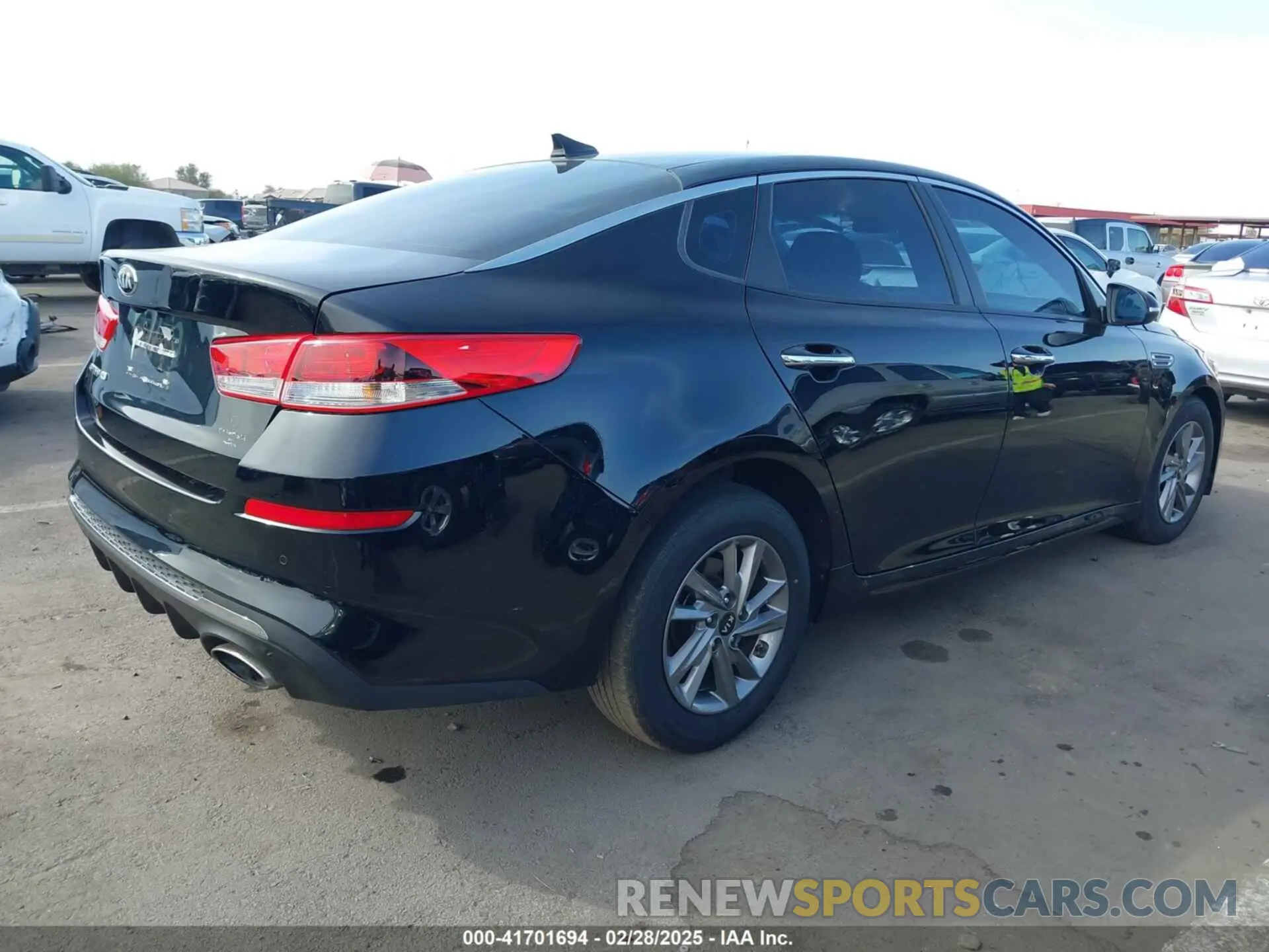 4 fotografías del automóvil dañado 5XXGT4L34LG444116 KIA OPTIMA 2020