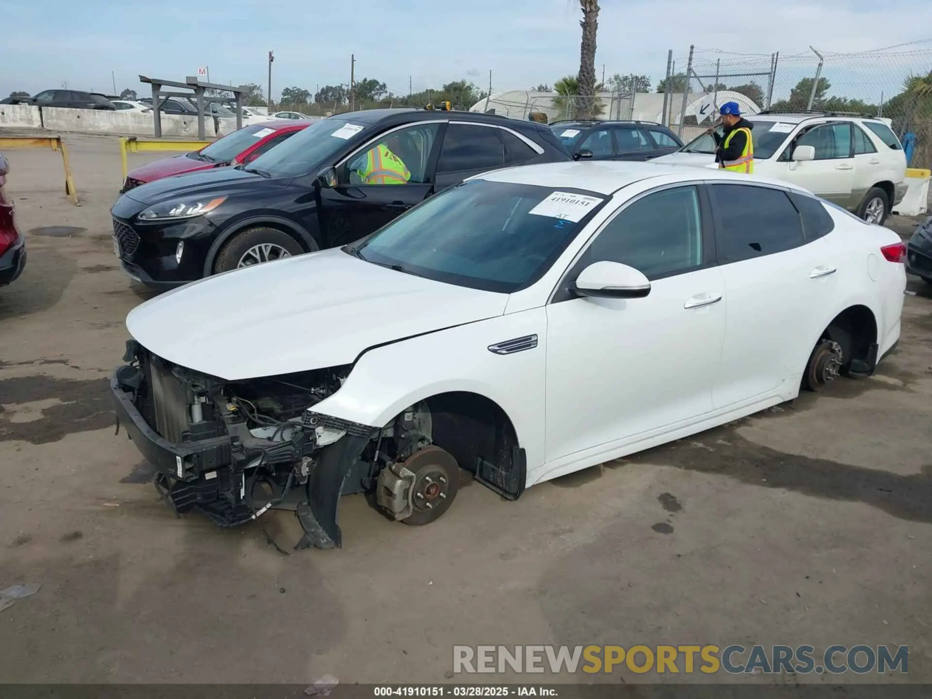 2 fotografías del automóvil dañado 5XXGT4L35LG395766 KIA OPTIMA 2020