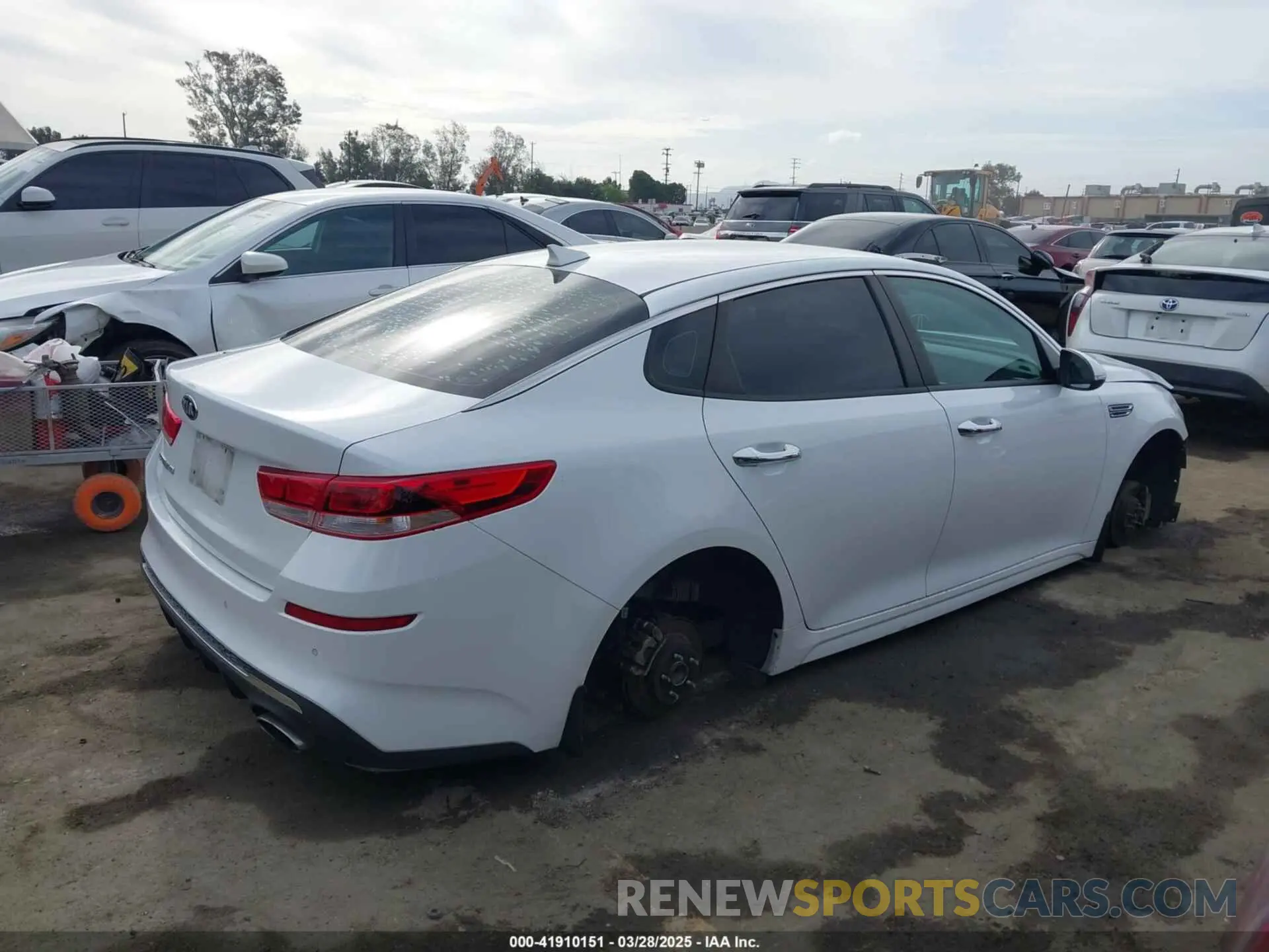 4 fotografías del automóvil dañado 5XXGT4L35LG395766 KIA OPTIMA 2020