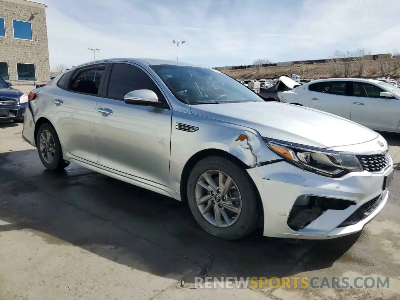 4 fotografías del automóvil dañado 5XXGT4L35LG450121 KIA OPTIMA 2020
