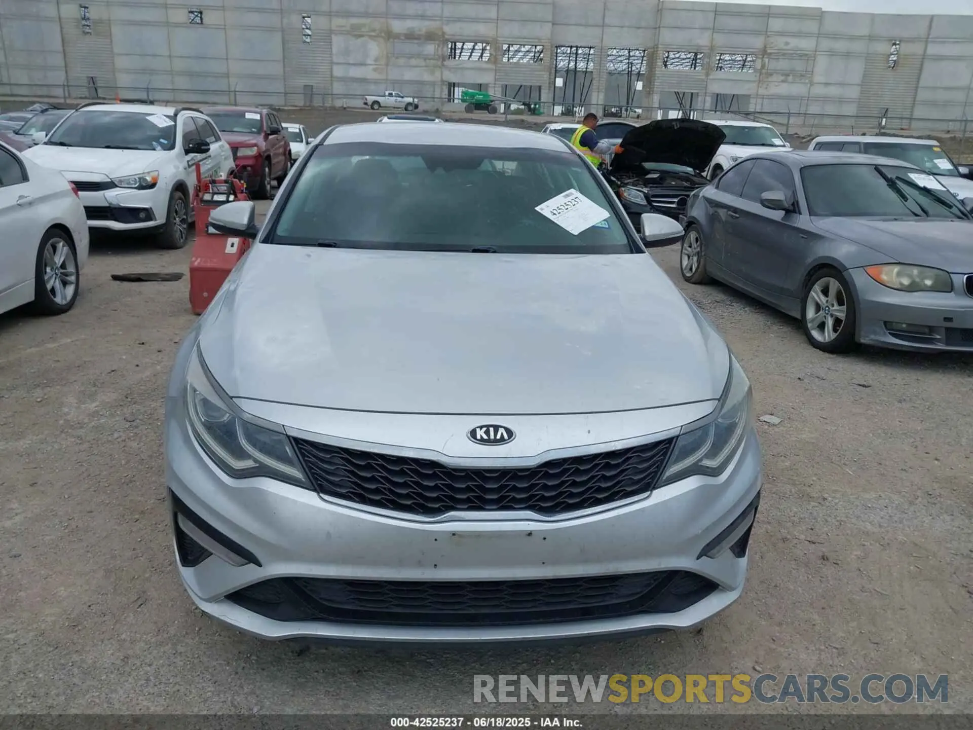 12 fotografías del automóvil dañado 5XXGT4L36LG389815 KIA OPTIMA 2020