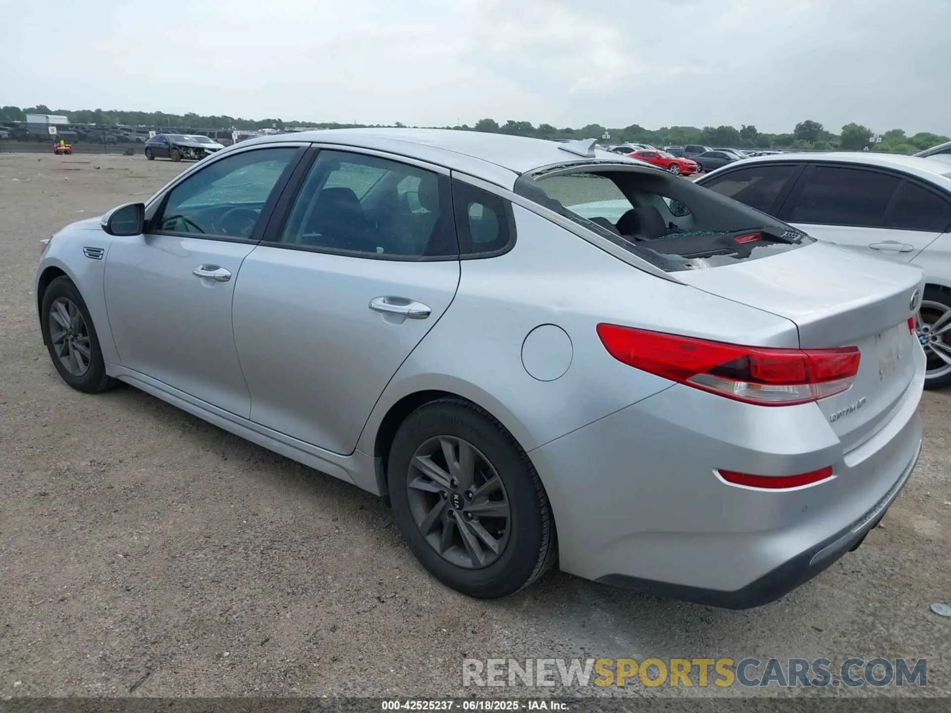 3 fotografías del automóvil dañado 5XXGT4L36LG389815 KIA OPTIMA 2020