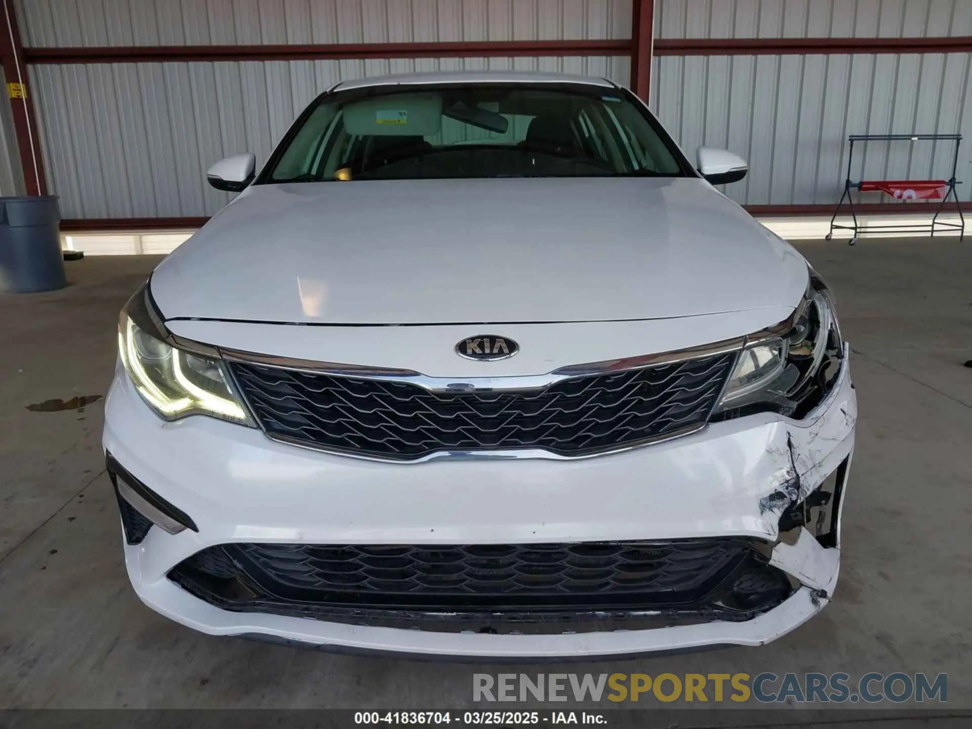 12 fotografías del automóvil dañado 5XXGT4L36LG393377 KIA OPTIMA 2020